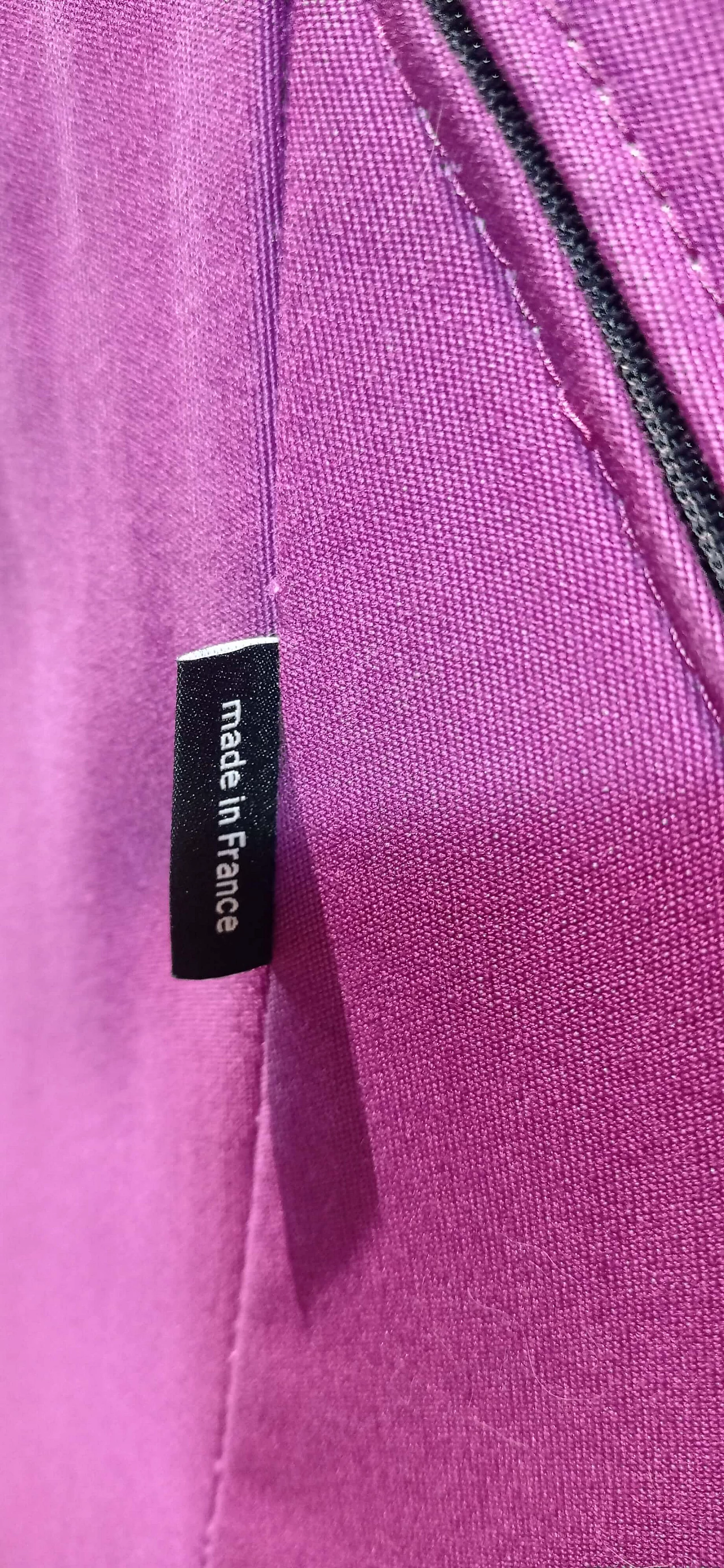 Poltrona Pop in tessuto viola di Christian Werner per Ligne Roset 161