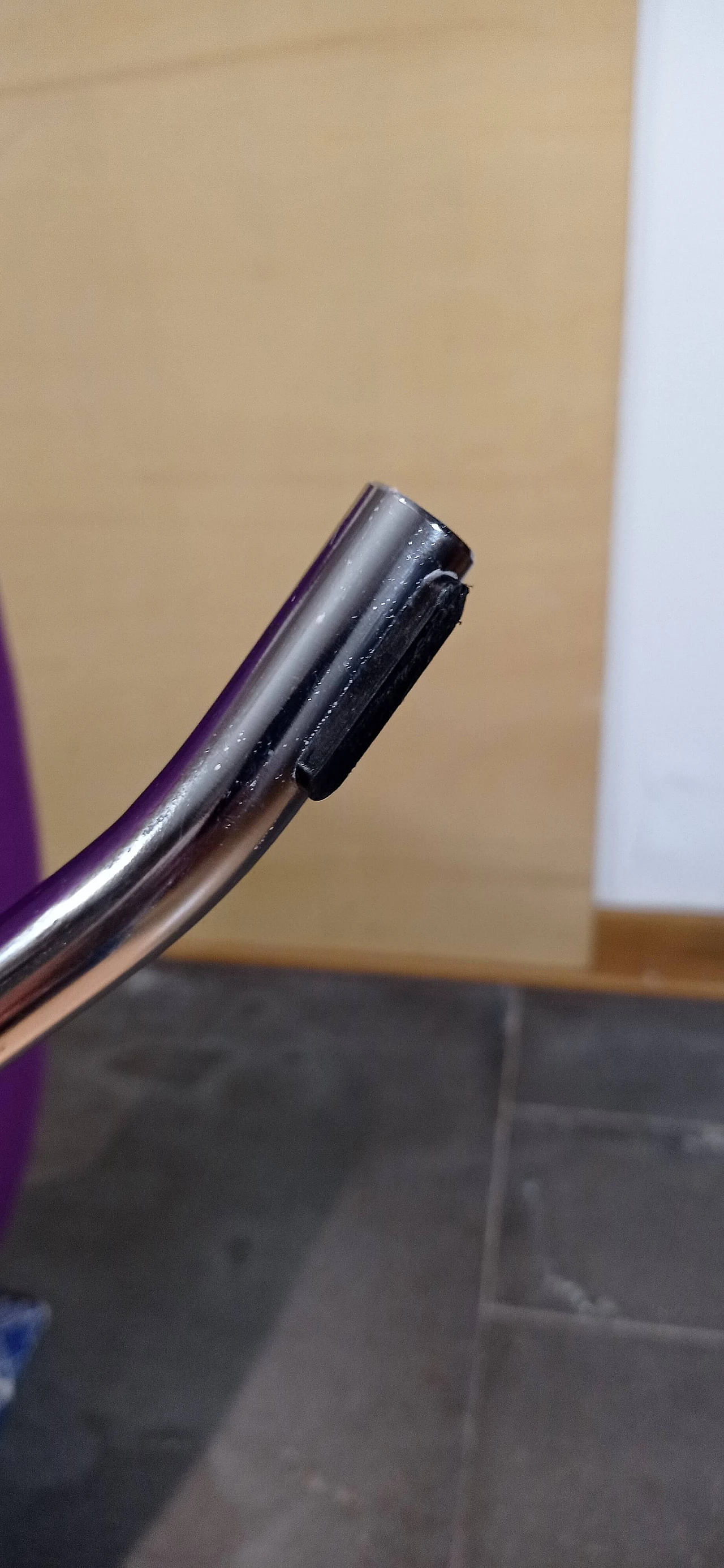 Poltrona Pop in tessuto viola di Christian Werner per Ligne Roset 166