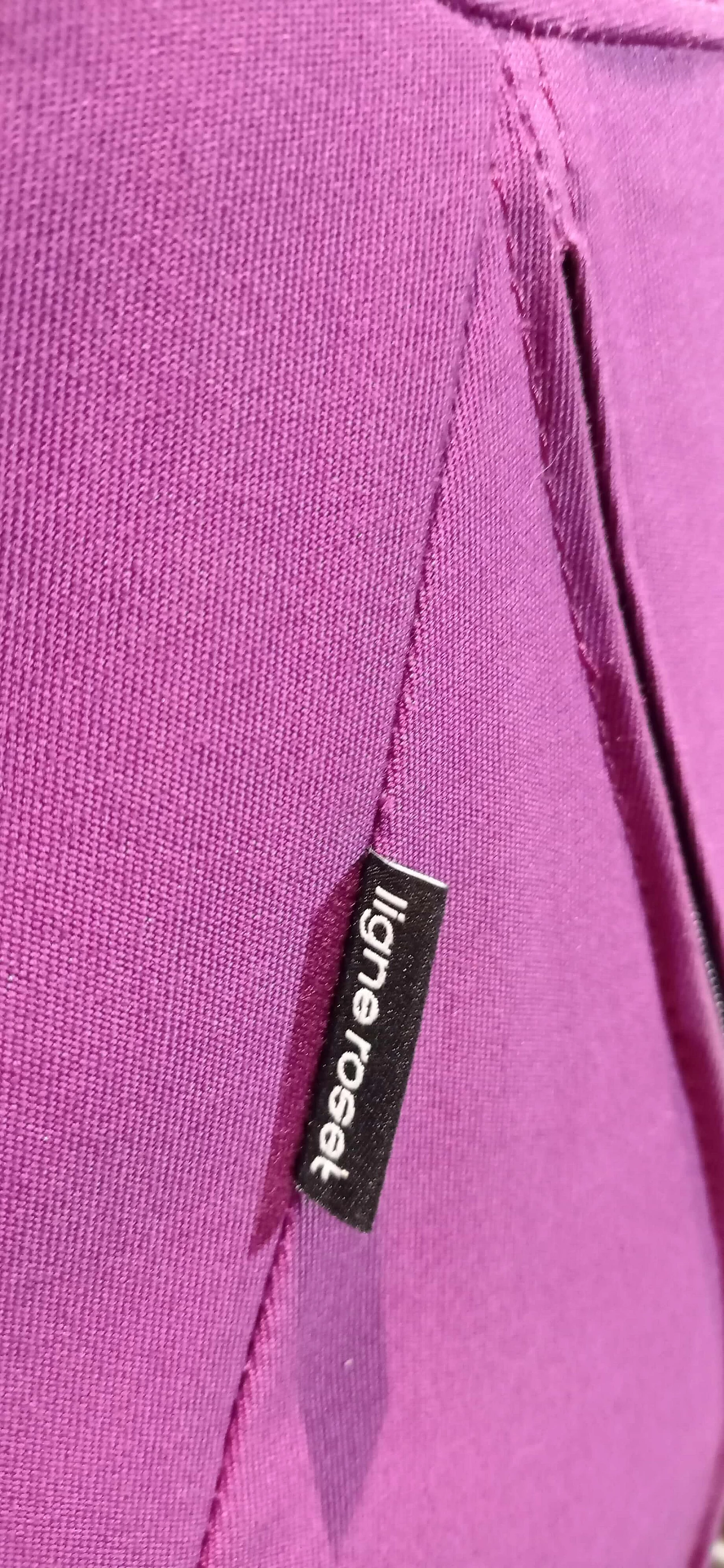 Poltrona Pop in tessuto viola di Christian Werner per Ligne Roset 170