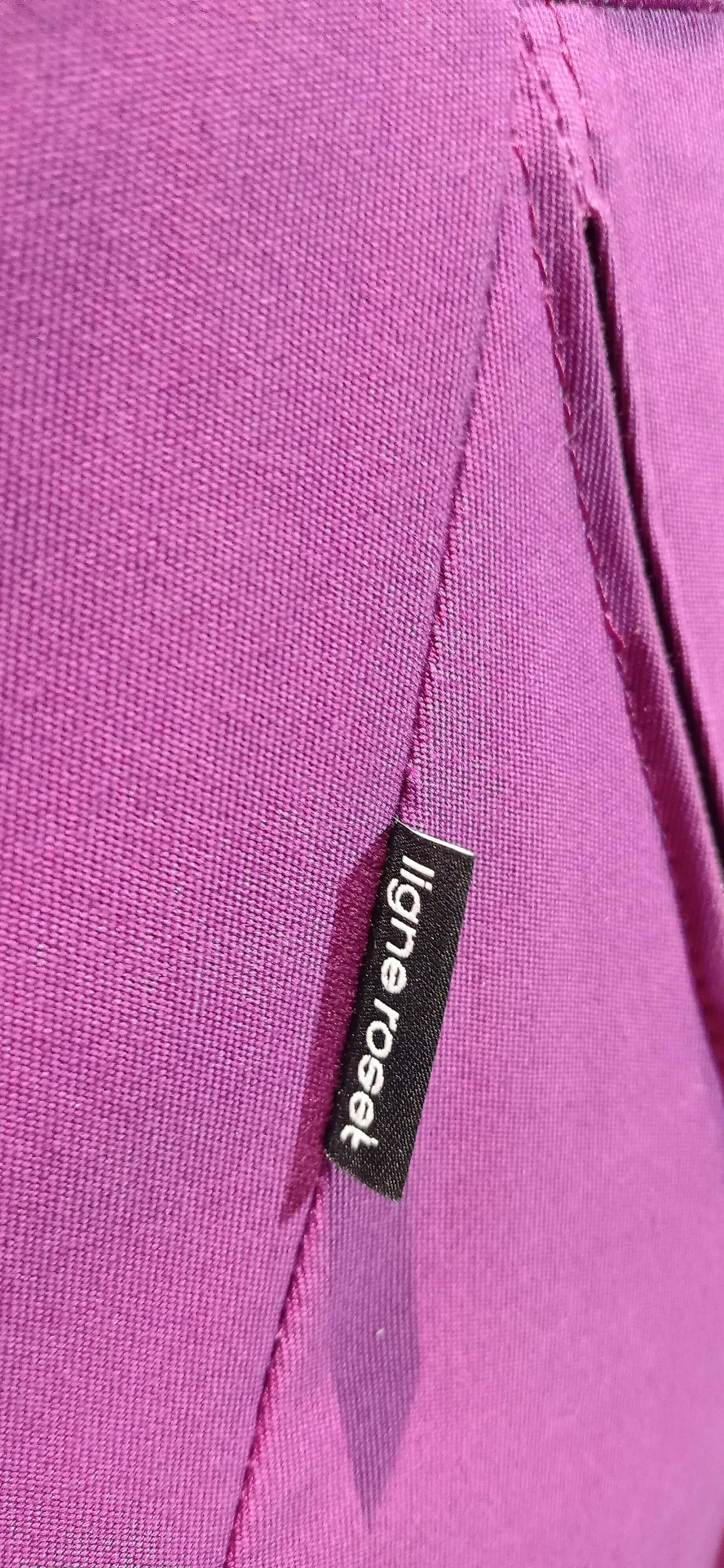 Poltrona Pop in tessuto viola di Christian Werner per Ligne Roset 171