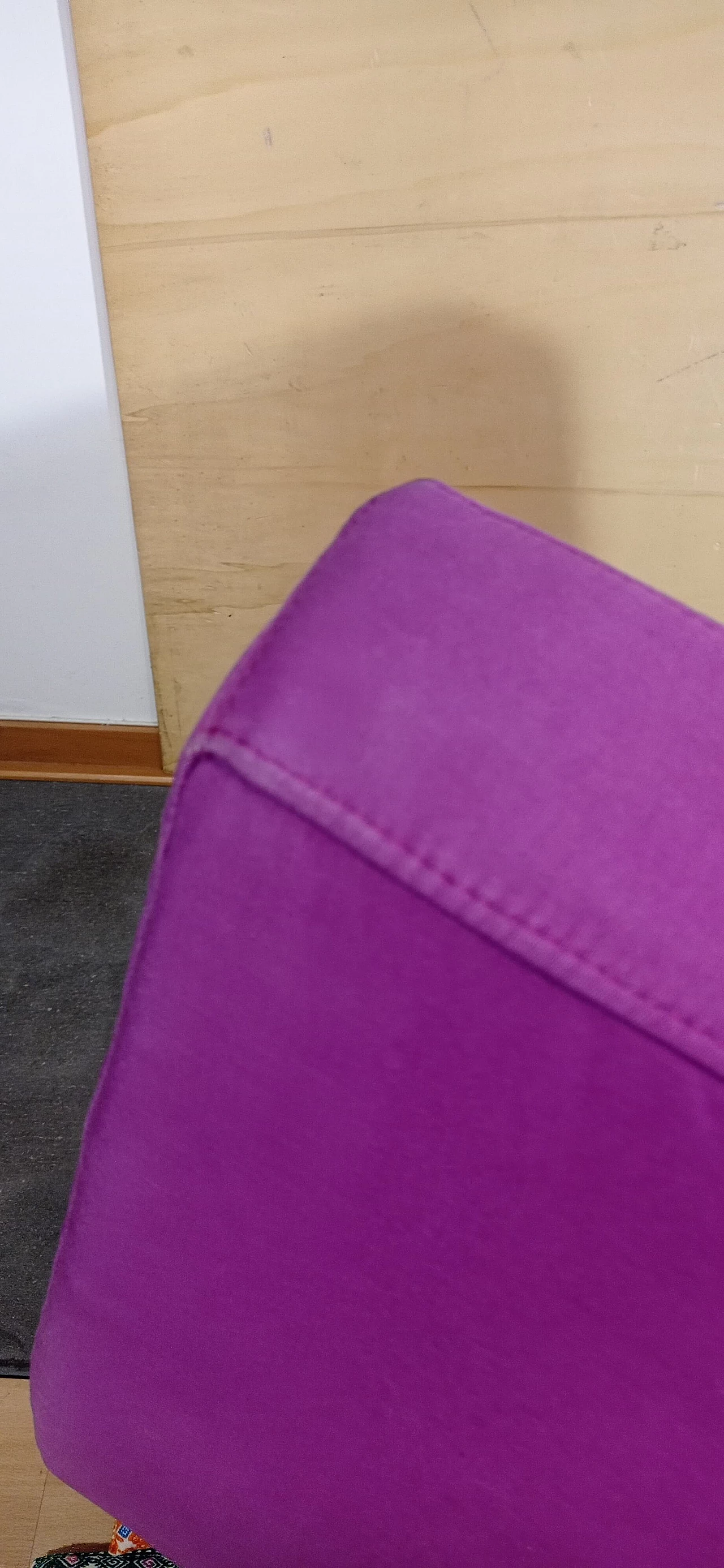 Poltrona Pop in tessuto viola di Christian Werner per Ligne Roset 174