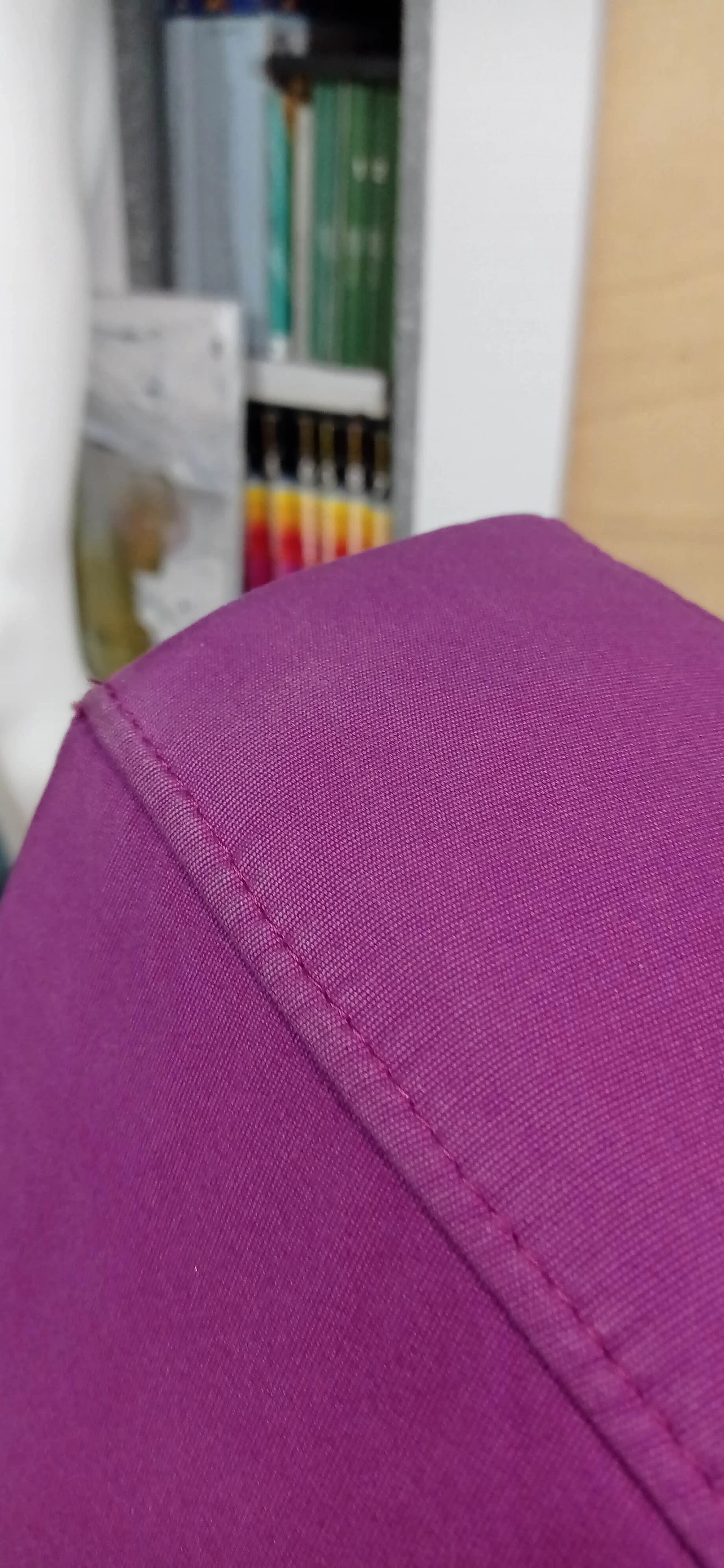 Poltrona Pop in tessuto viola di Christian Werner per Ligne Roset 183