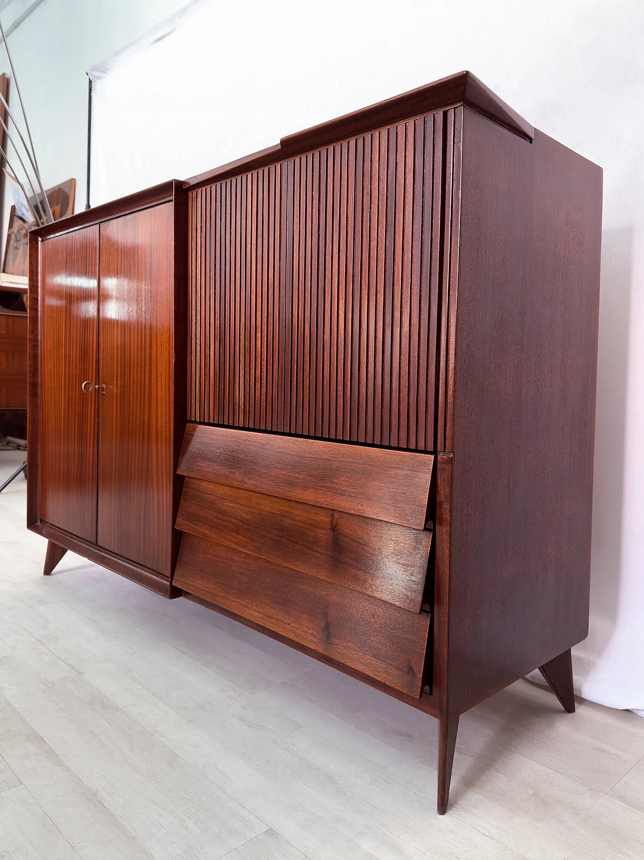 Credenza in teak con vano bar di Vittorio Dassi, anni '50 3