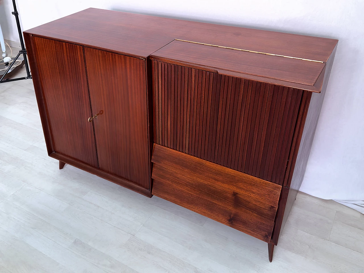 Credenza in teak con vano bar di Vittorio Dassi, anni '50 9