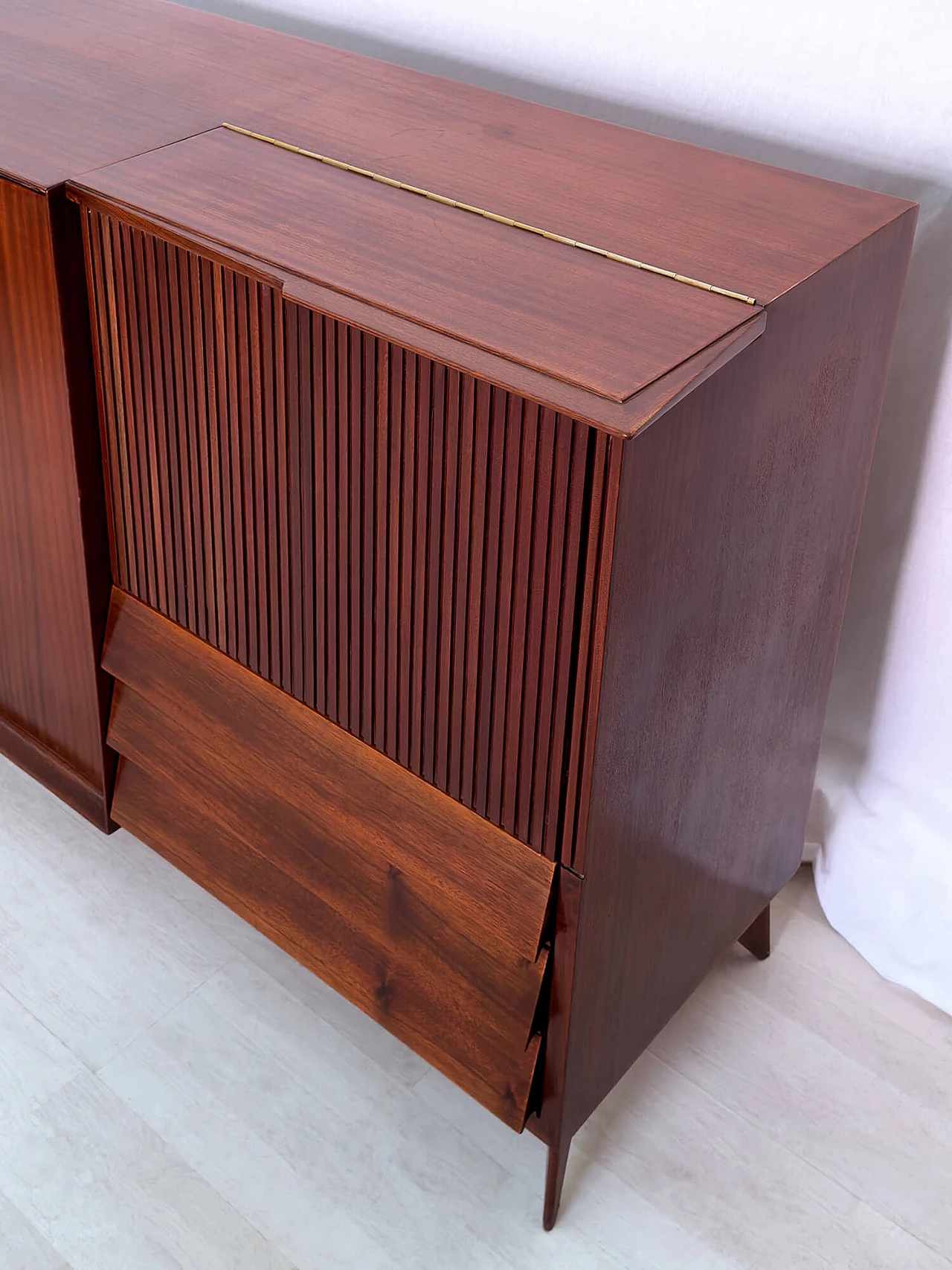 Credenza in teak con vano bar di Vittorio Dassi, anni '50 14