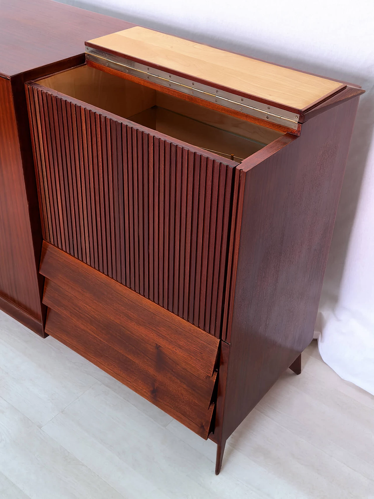 Credenza in teak con vano bar di Vittorio Dassi, anni '50 15