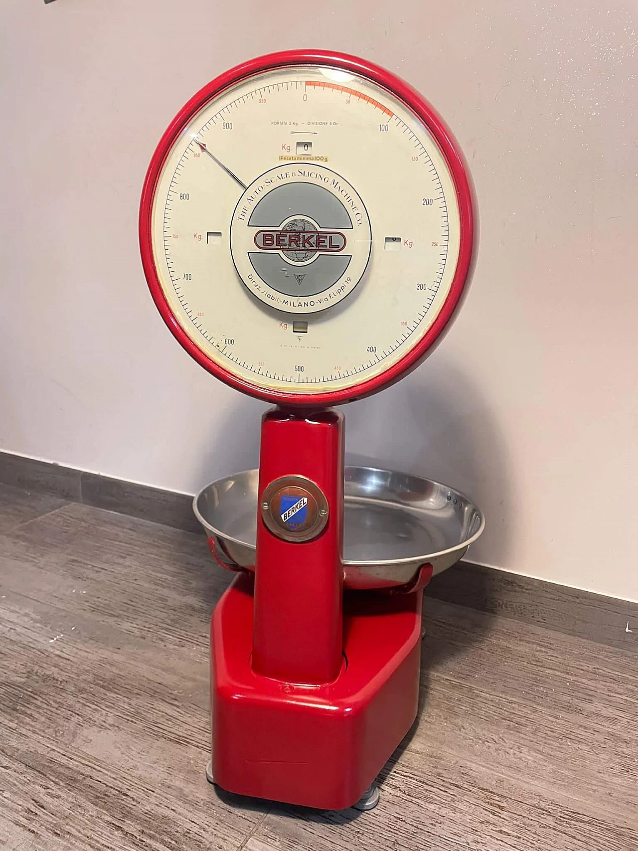 Red painted metal Berkel scale, 1960s 10