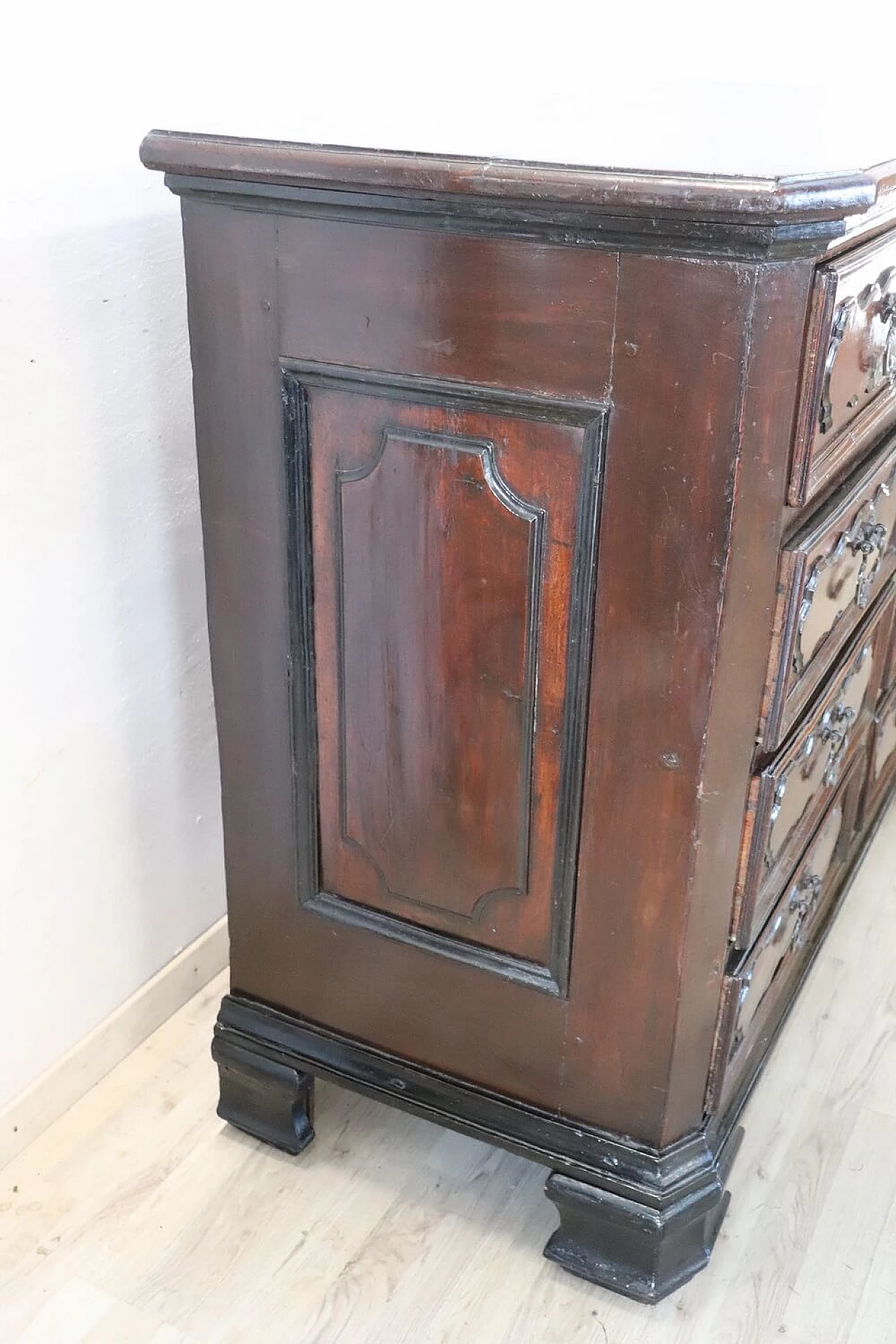 Lombard Louis XIV solid walnut dresser, second half of the 17th century 4