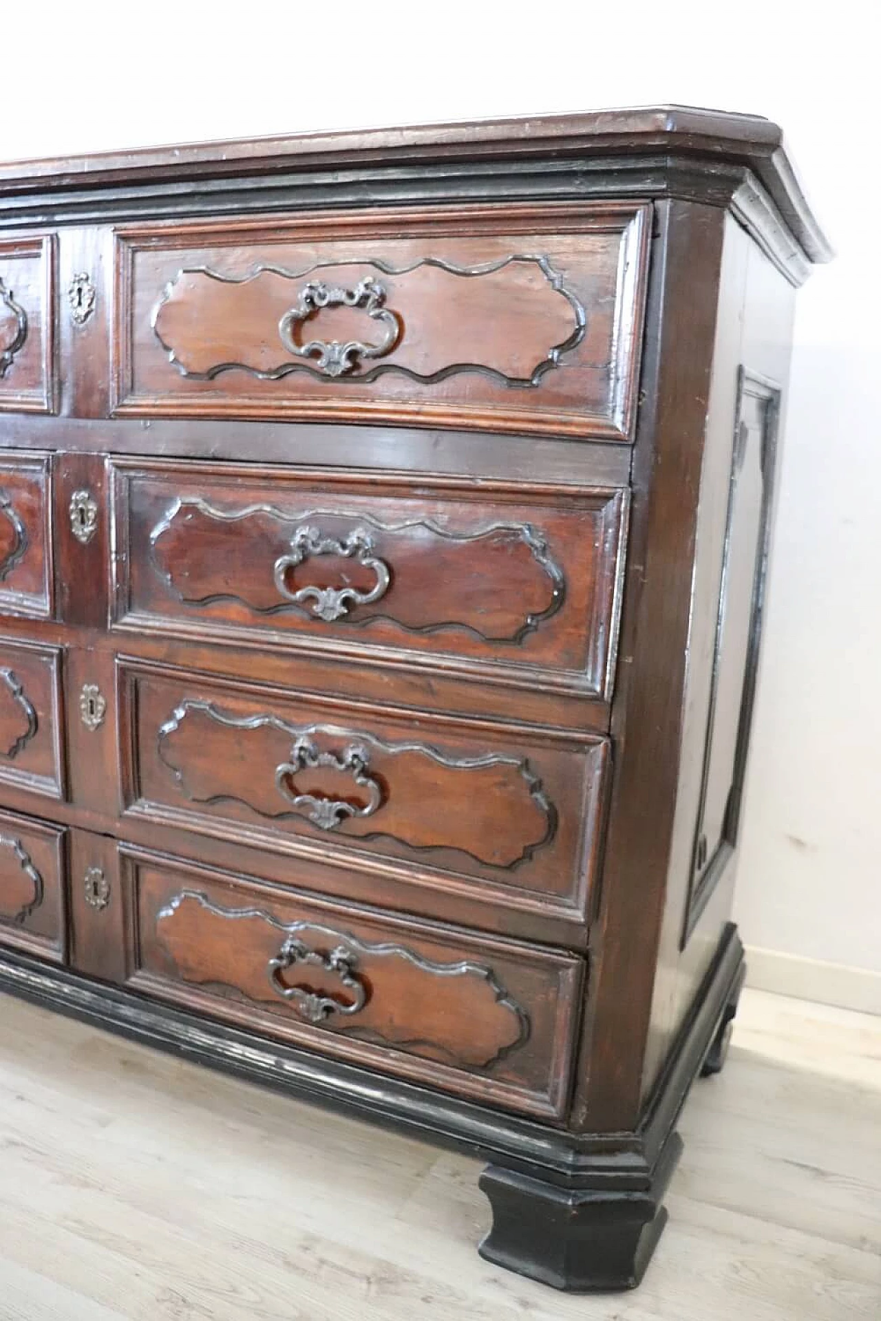 Lombard Louis XIV solid walnut dresser, second half of the 17th century 6