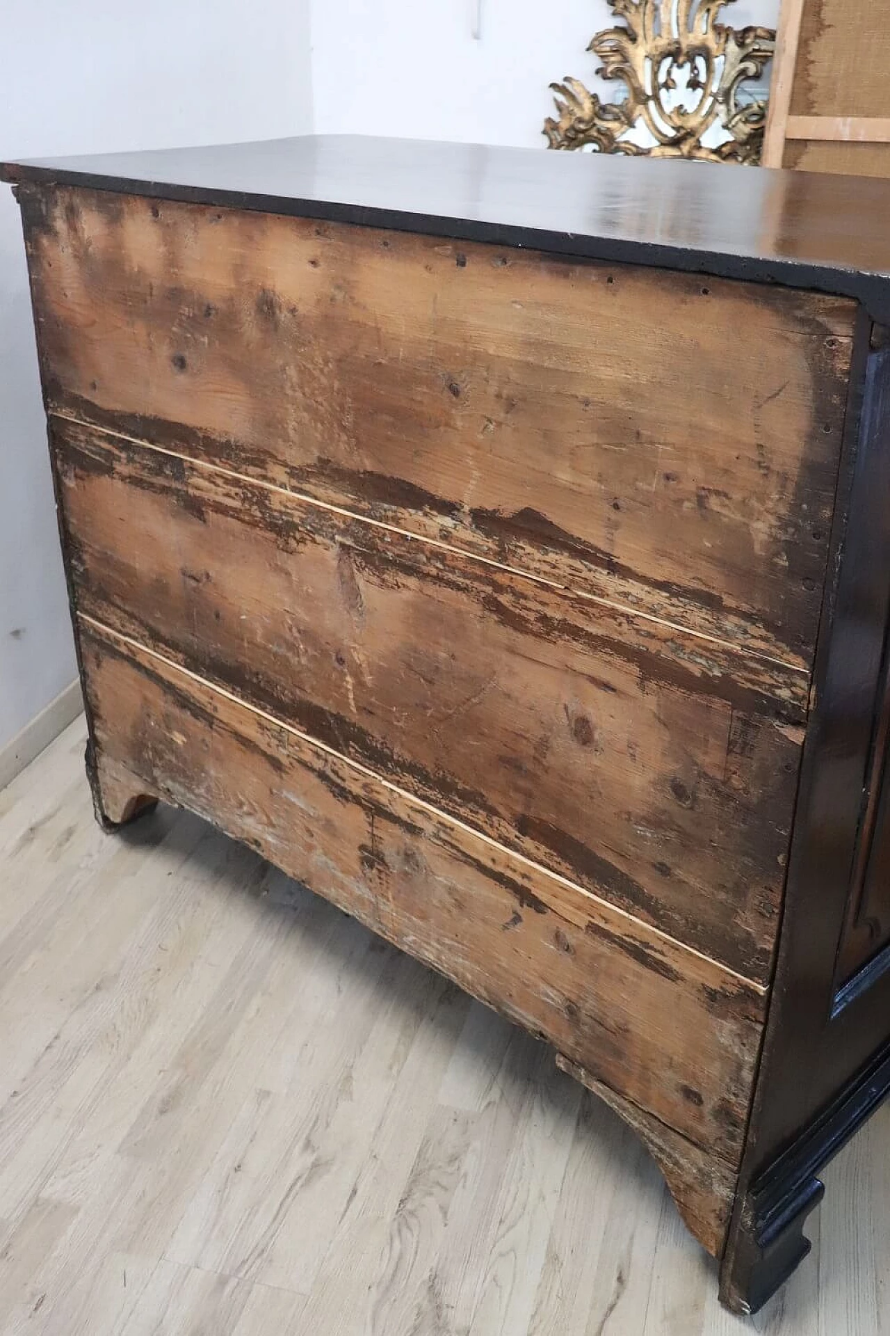 Lombard Louis XIV solid walnut dresser, second half of the 17th century 13