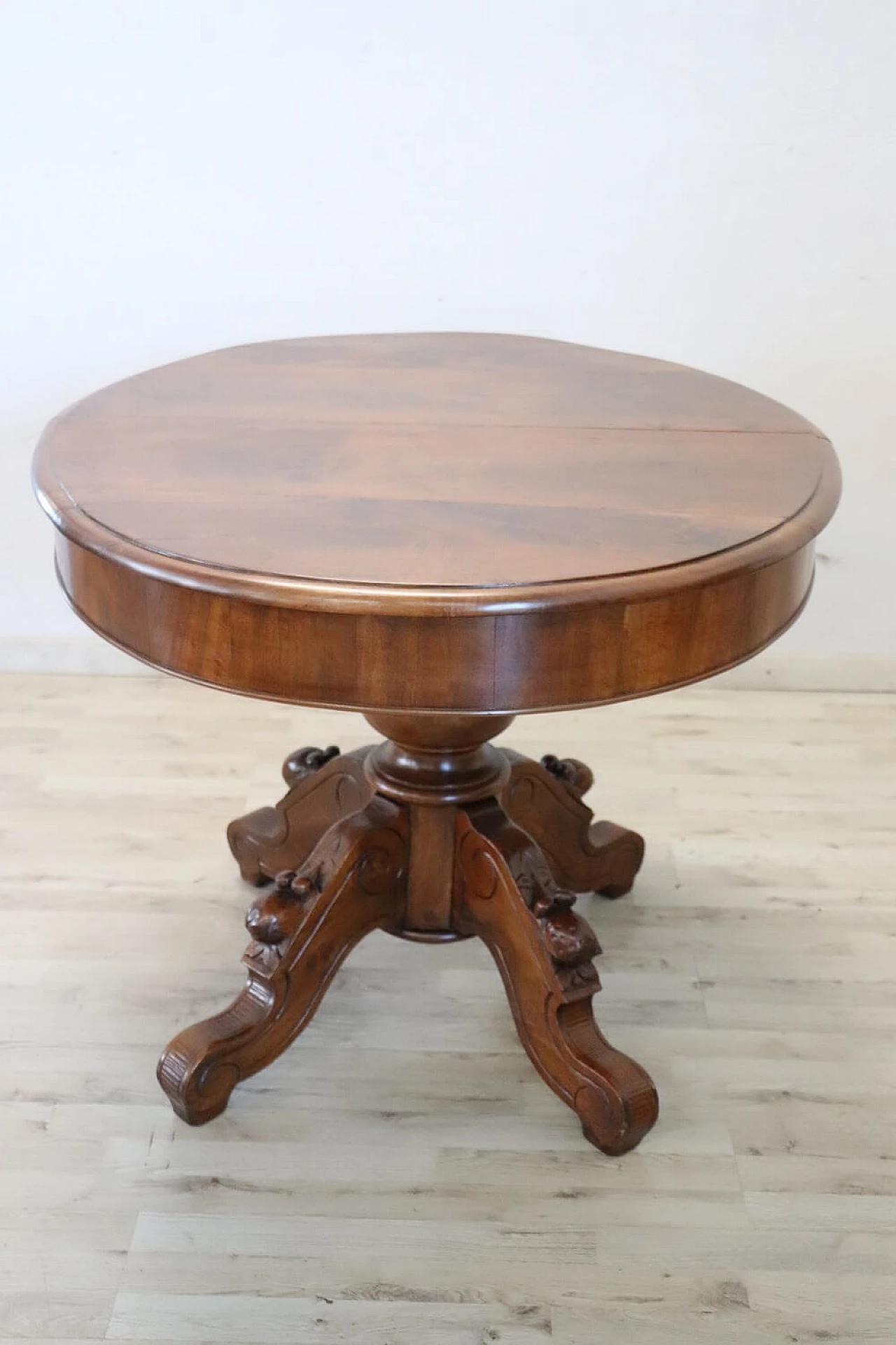 Louis Philippe oval solid walnut extendable table, mid-19th century 5