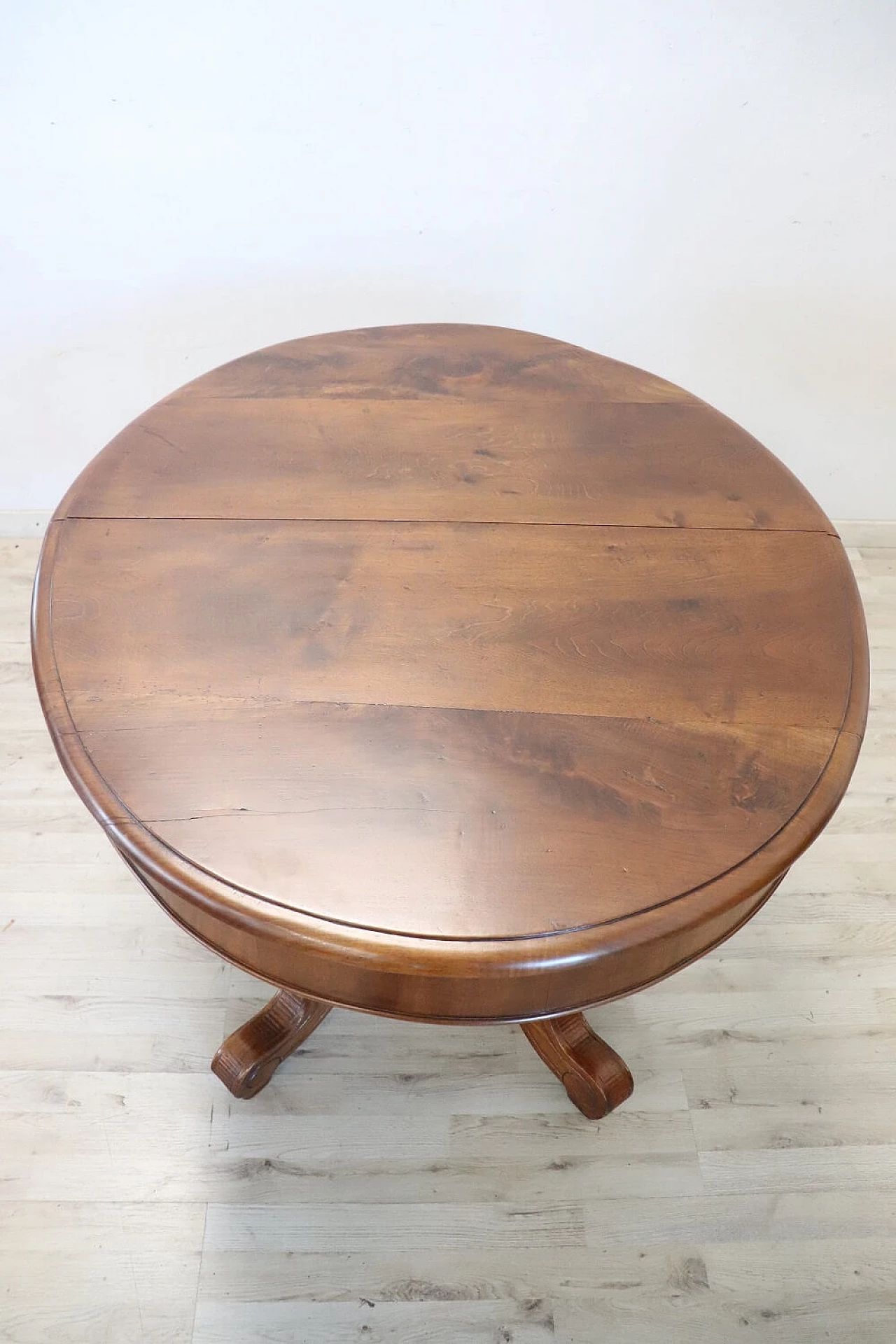 Louis Philippe oval solid walnut extendable table, mid-19th century 9