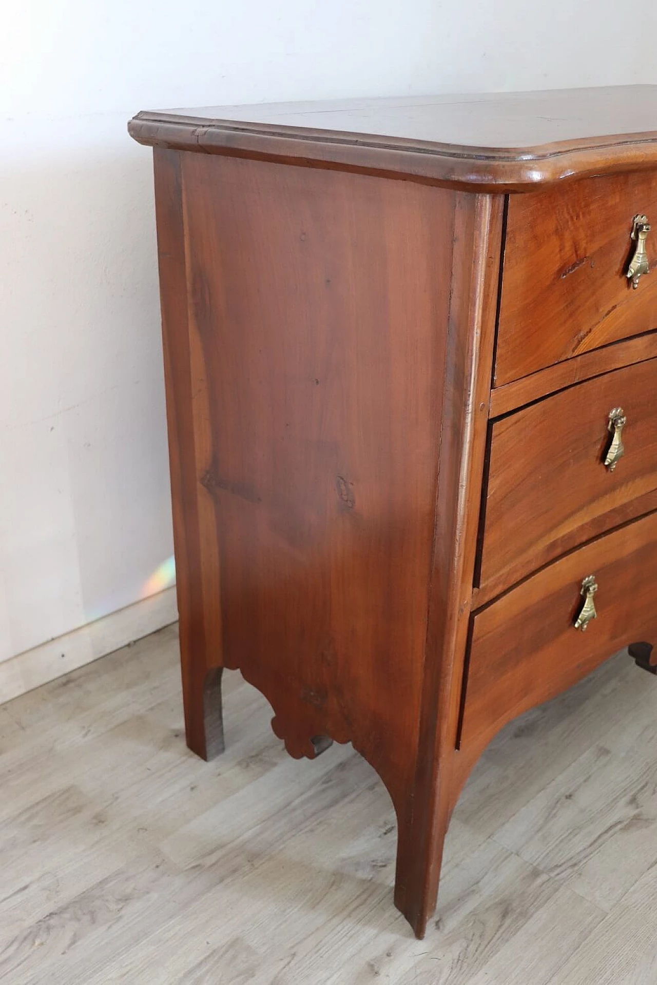 Louis XV Ligurian solid walnut dresser, mid-18th century 3