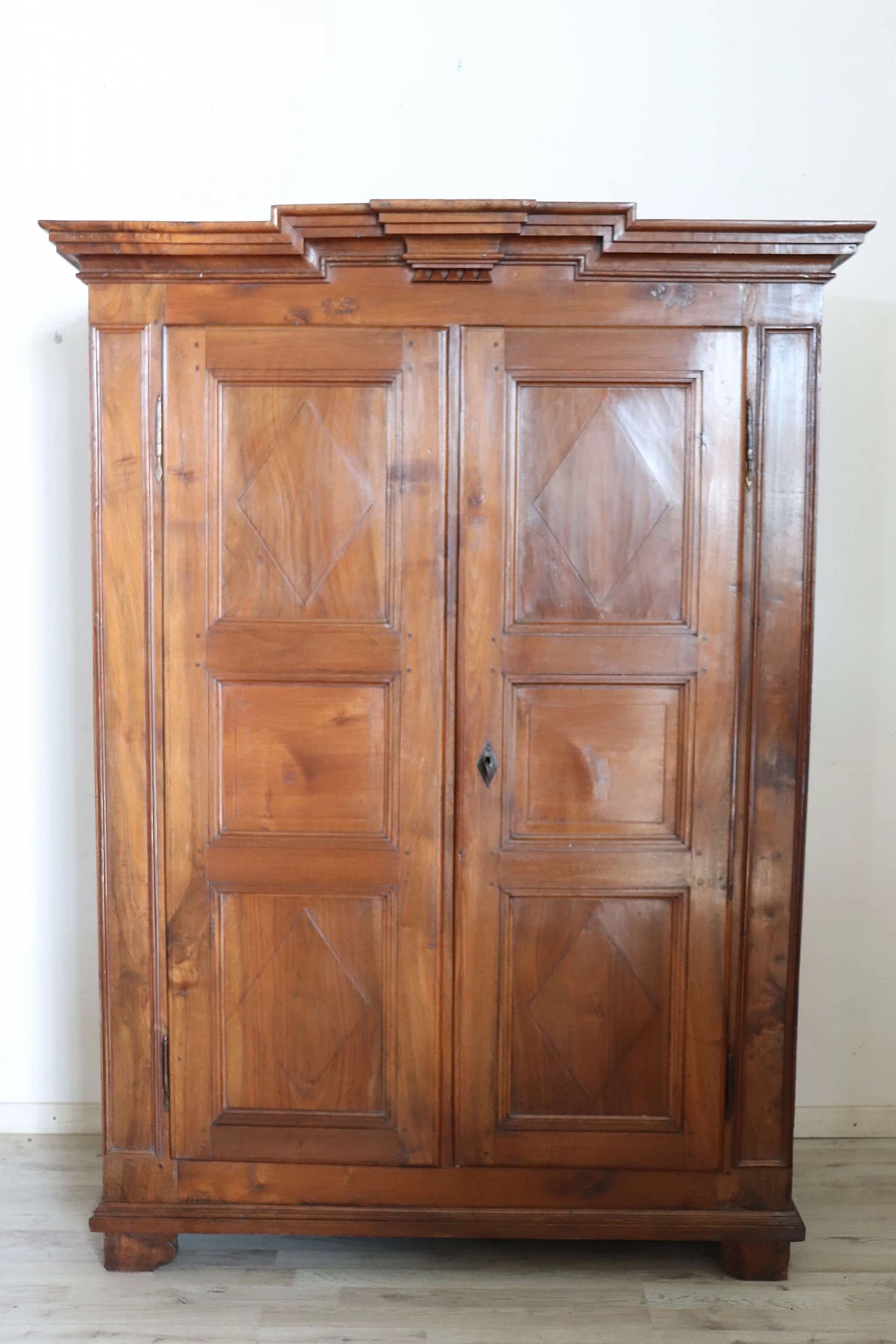 Solid walnut wardrobe with two doors, mid-18th century 16