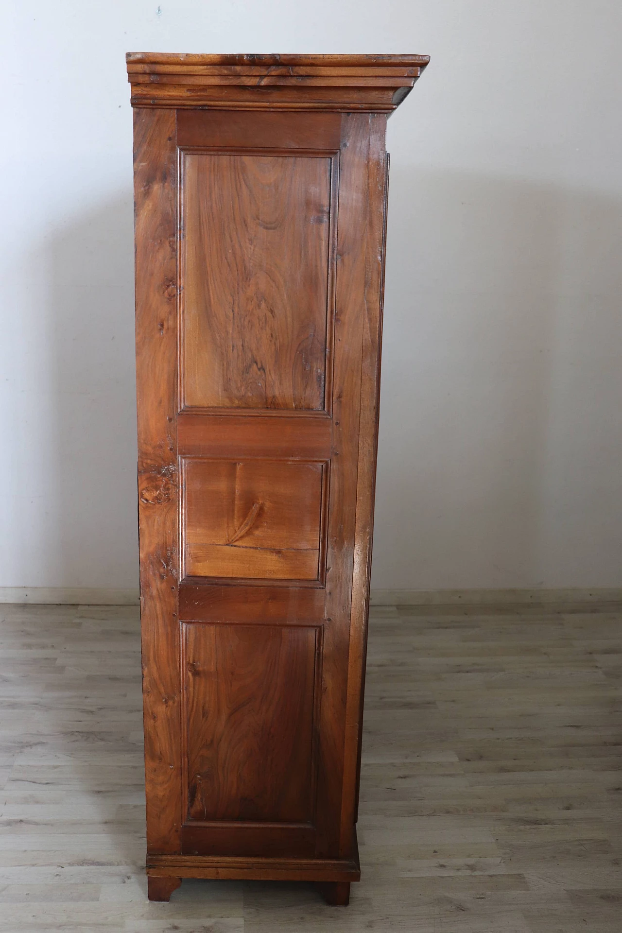Solid walnut wardrobe with two doors, mid-18th century 18