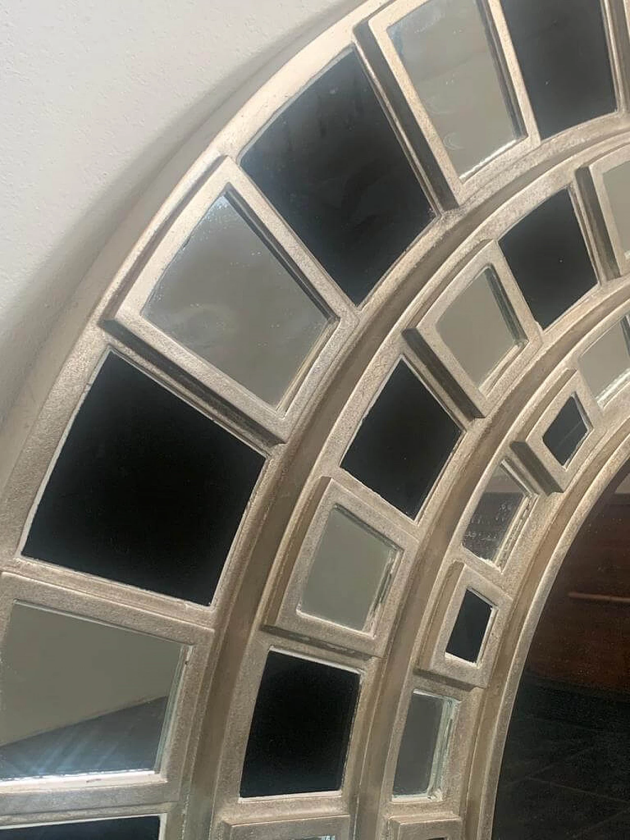 Specchio da parete in vetro e legno argentato di Lam Lee Group, anni '90 10