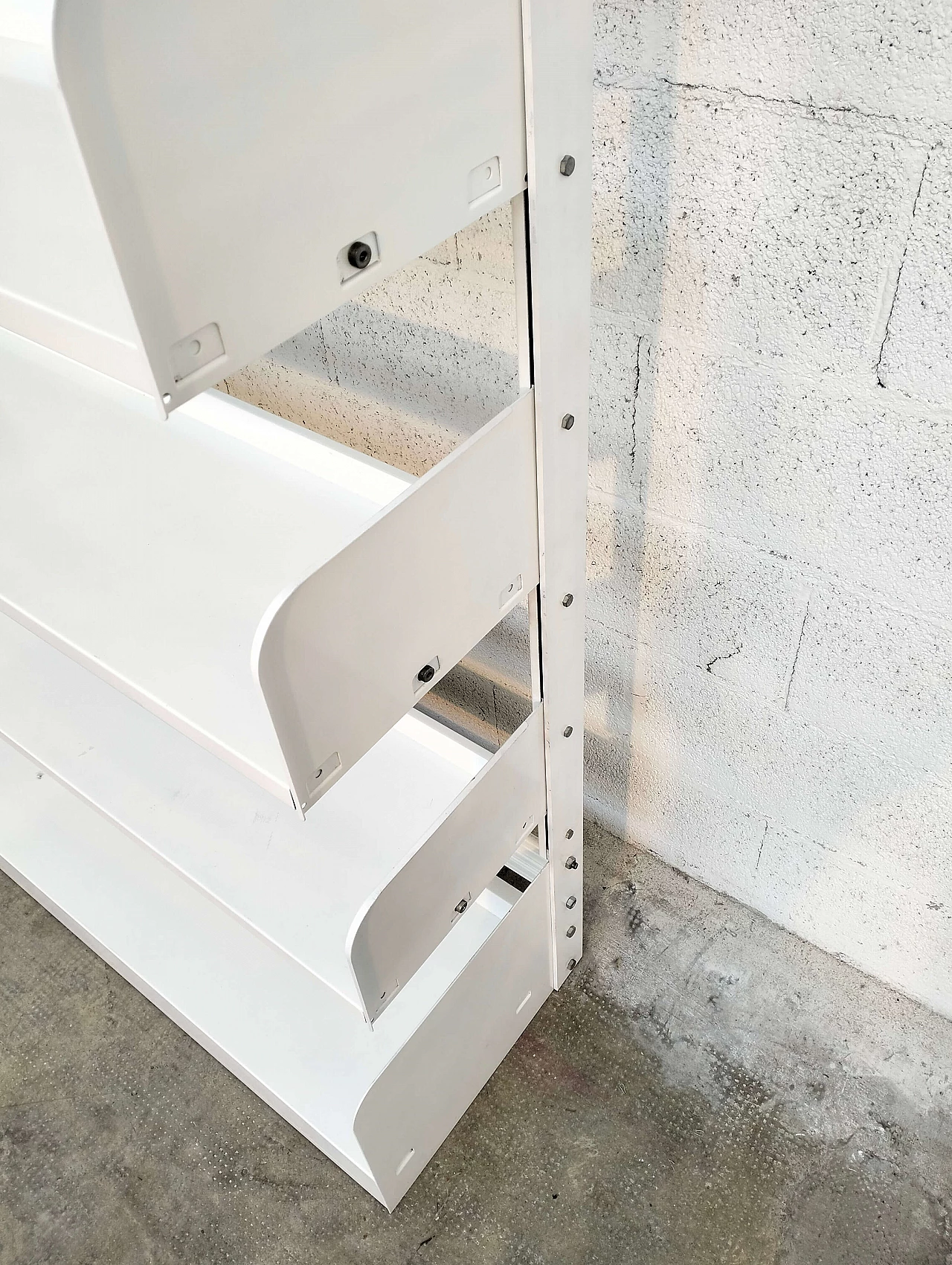 Libreria Congresso in lamiera d'acciaio bianca di Lips Vago, anni '60 9