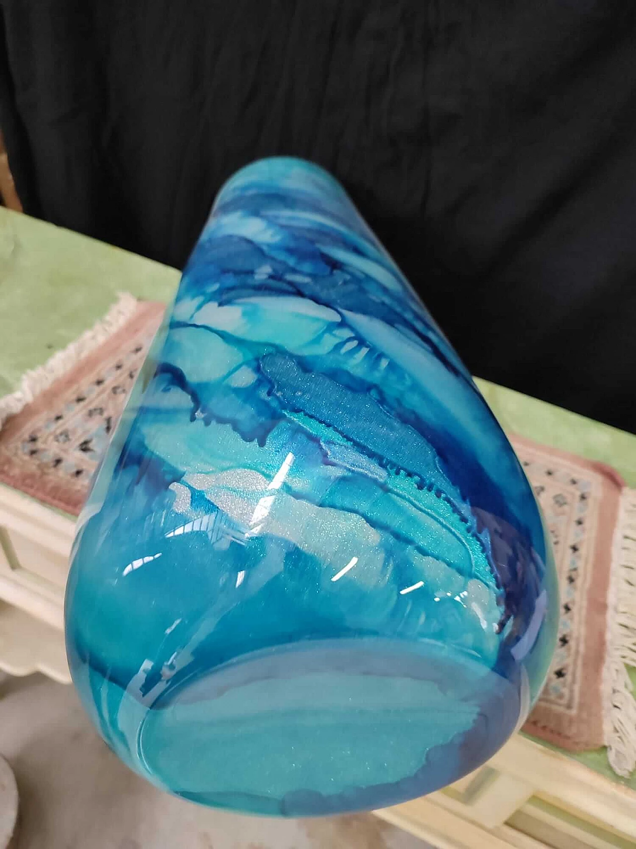 Vaso in vetro blu con striature, anni '70 4