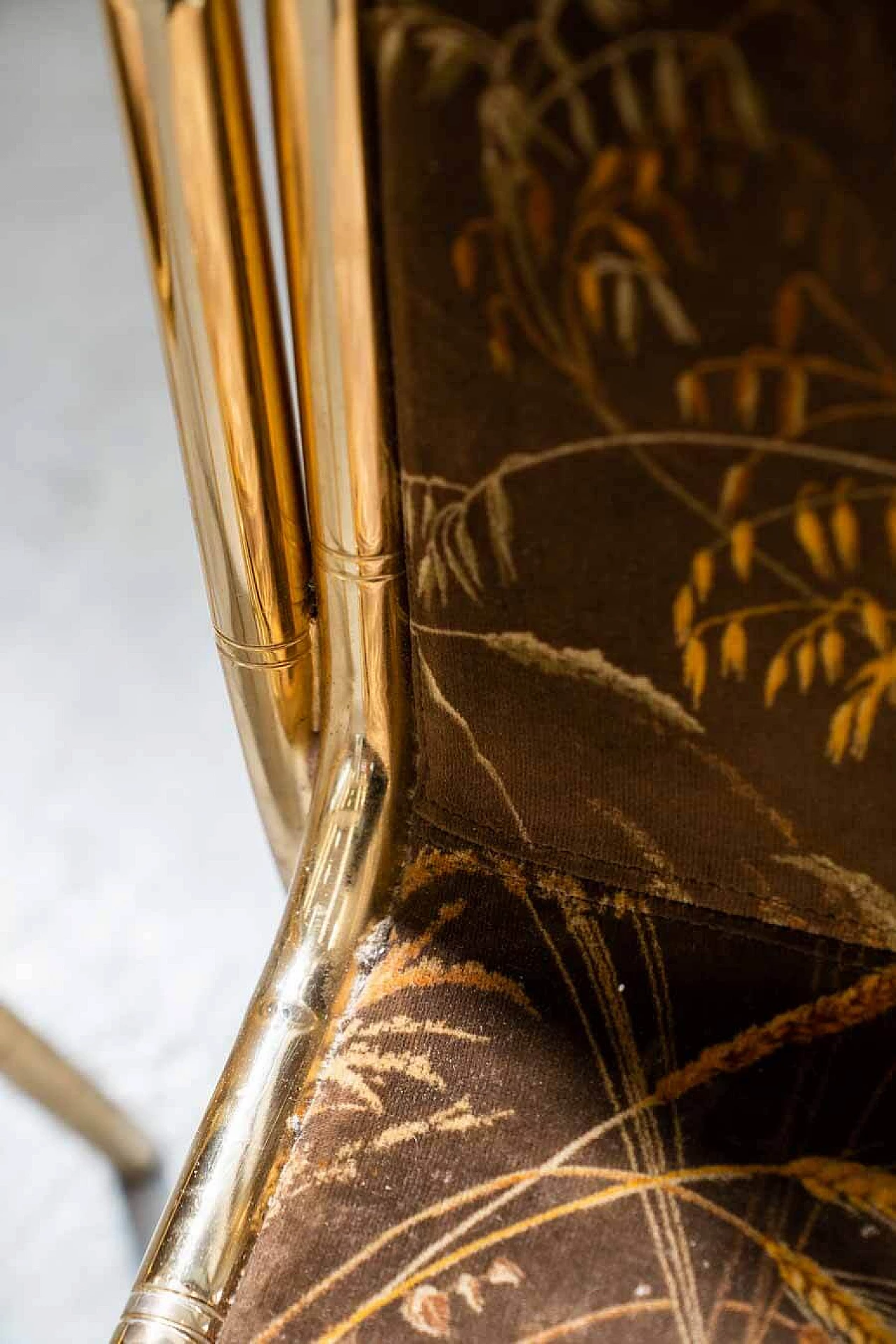 4 Chairs and table in gilded iron, glass and floral fabric, 1970s 13