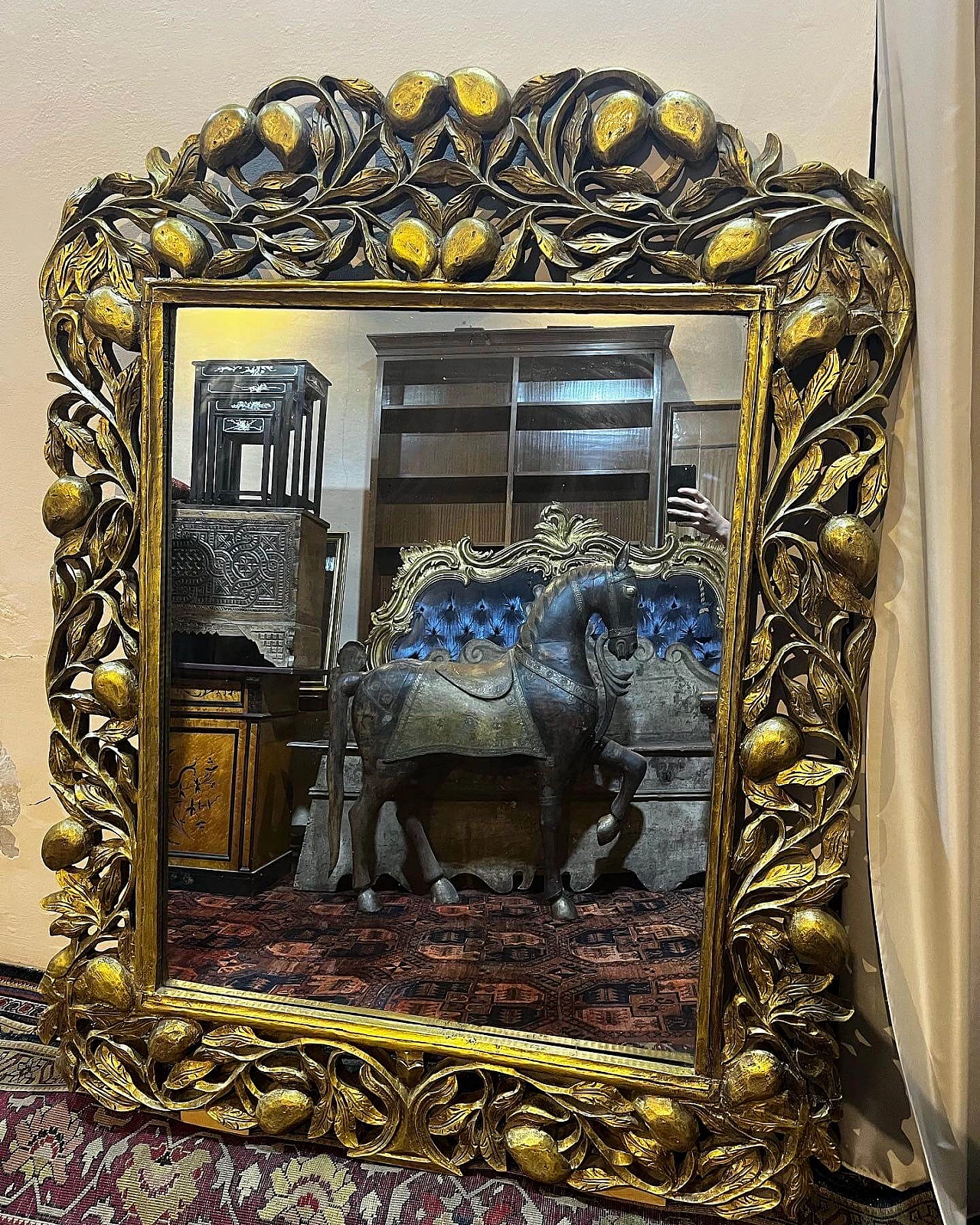 Specchio sudamericano in legno dorato e intagliato, '800 1