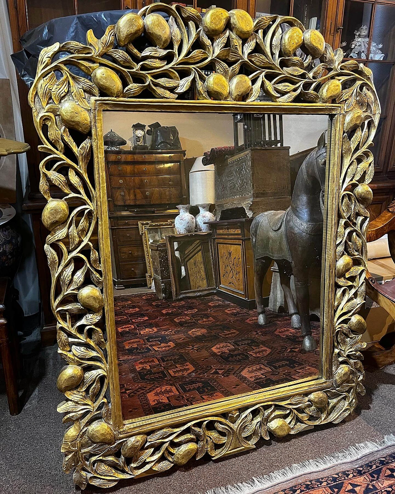 Specchio sudamericano in legno dorato e intagliato, '800 2