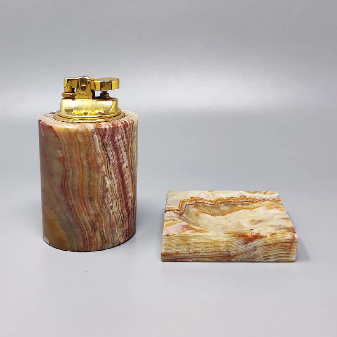 Onyx and gilded metal ashtray and table lighter, 1960s 2