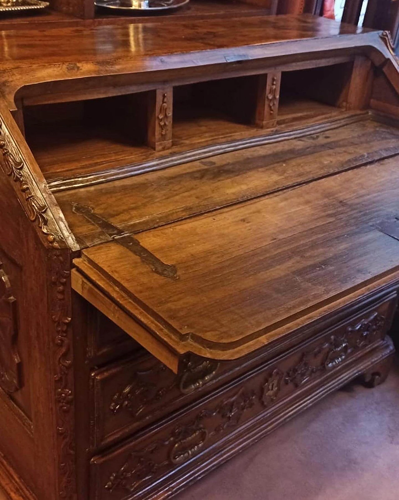 Wood flap desk with carved decoration, 17th century 6