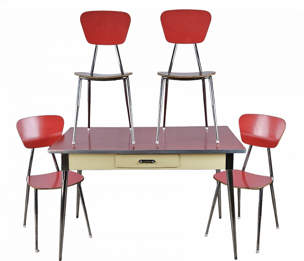 4 Sedie e tavolo in formica rossa con struttura in ferro, anni '70 37