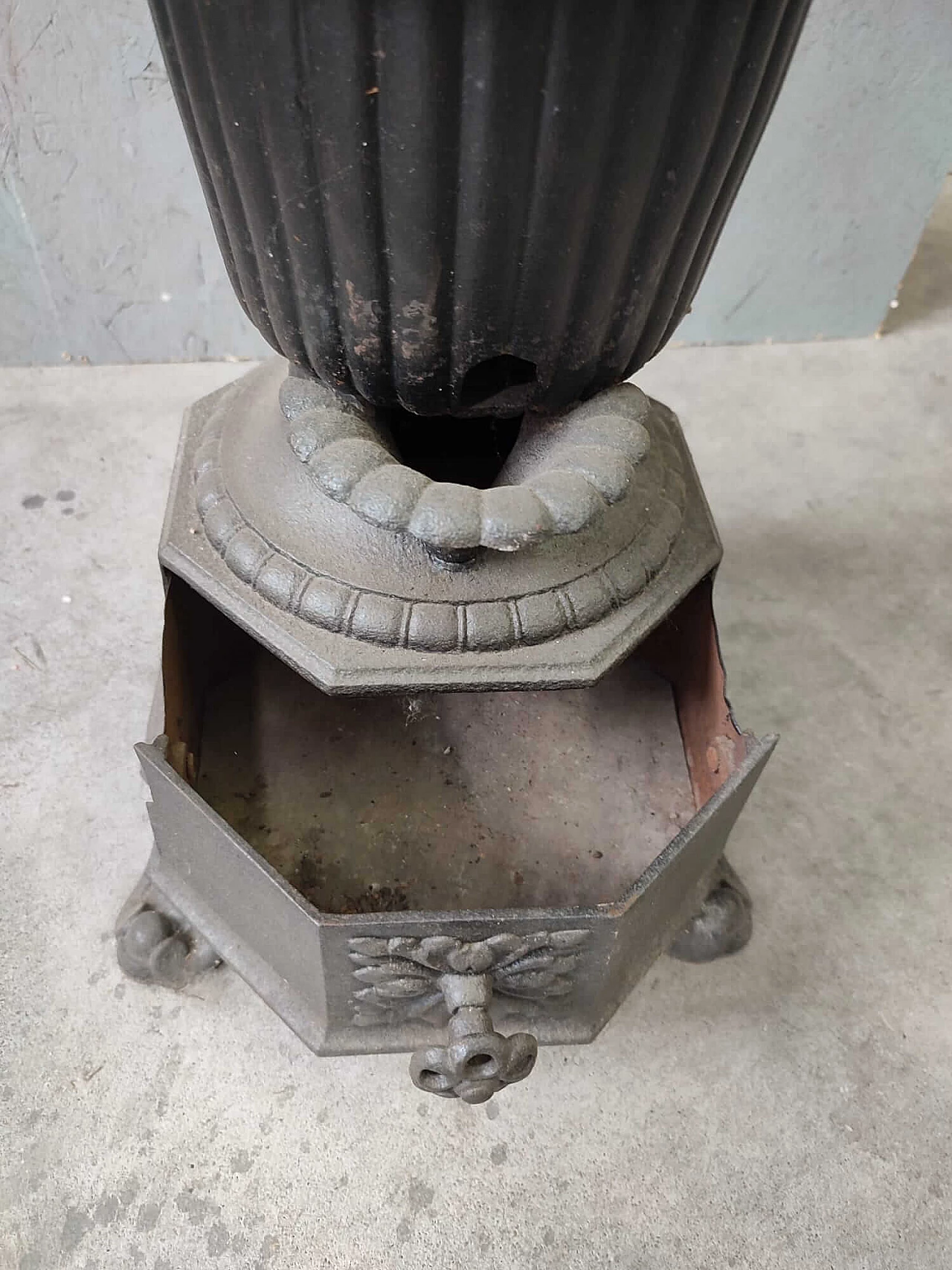 French cast iron stove, 19th century 4
