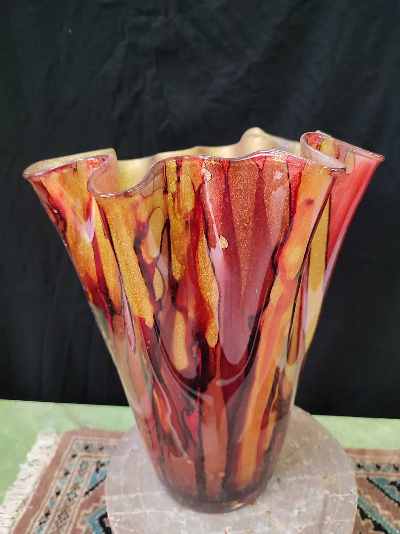 Vaso in vetro rosso e oro, anni '2000 4