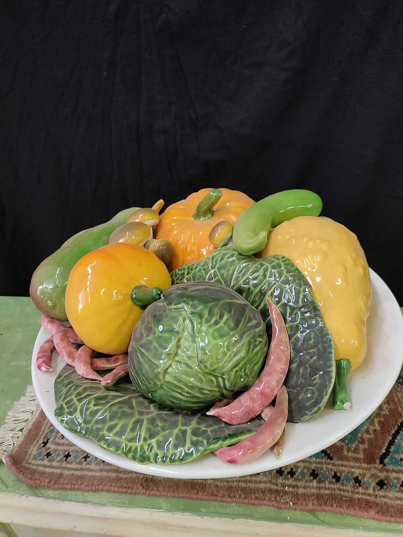 Piatto decorativo con verdure in ceramica di Bassano, anni '20 3