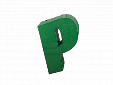 Lettera P in plastica verde, anni '80