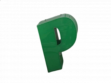 Lettera P in plastica verde, anni '80