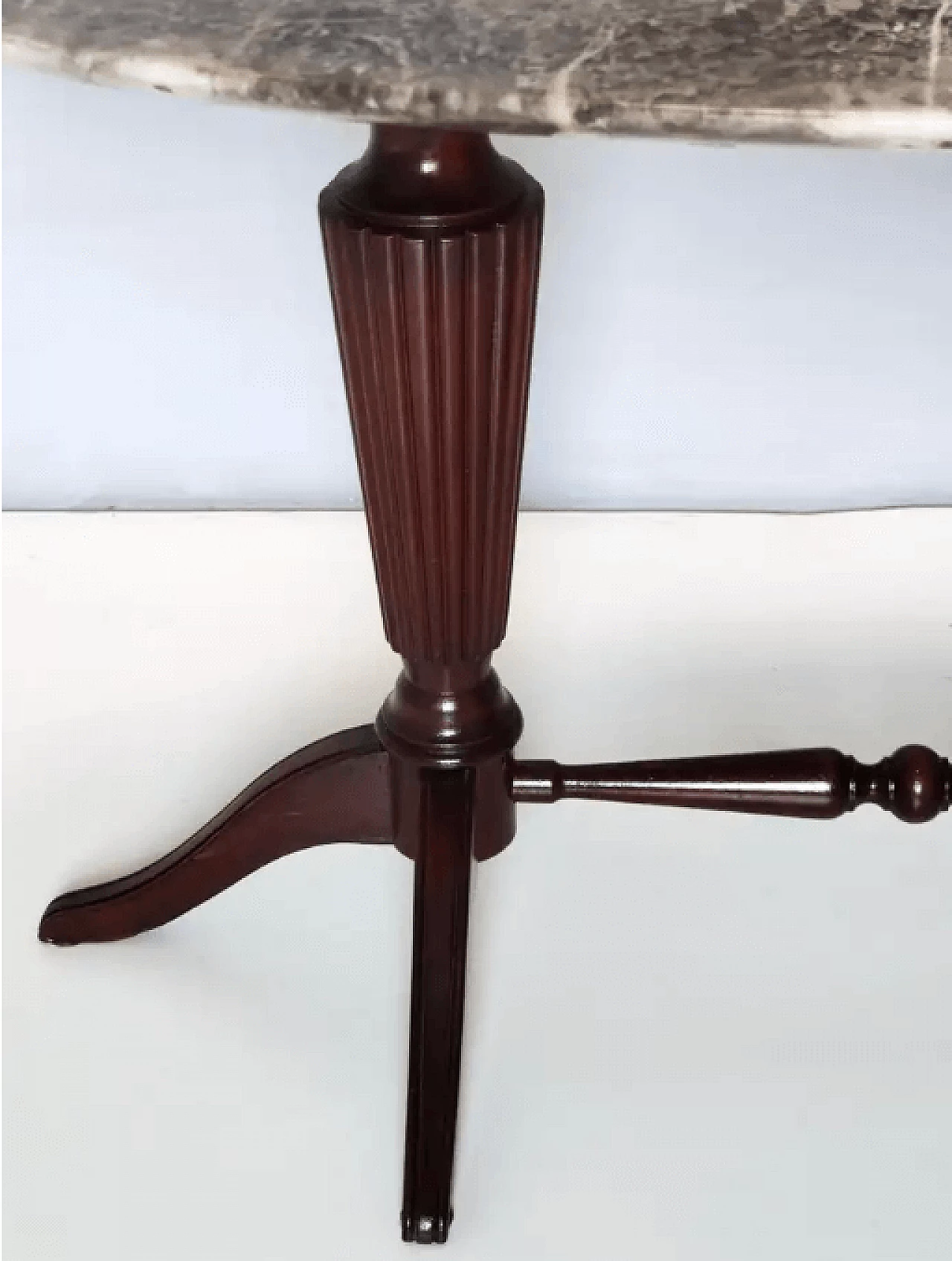 Beechwood coffee table with oval top in red onyx attributable to Paolo Buffa, 1950s 11