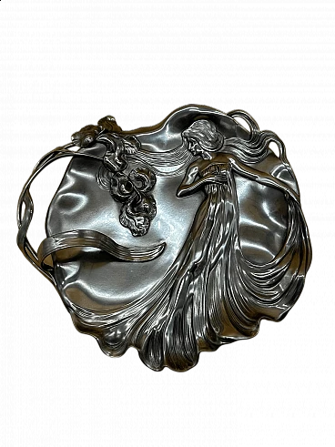 Piatto decorativo in metallo con donna e iris di WMF, inizio '900