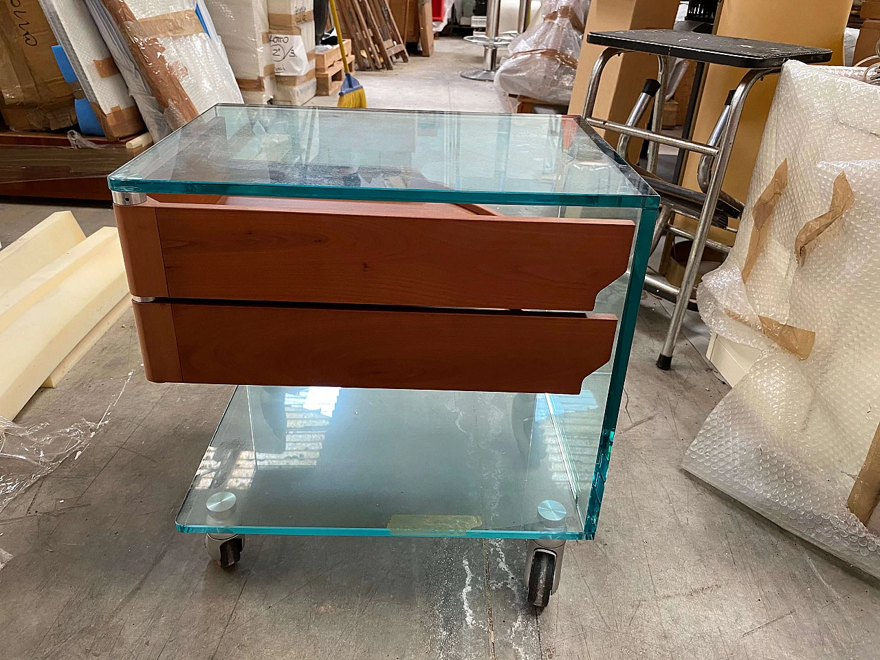 Venerdì glass bedside table with cherrywood trays by Tonelli, 2000s 1