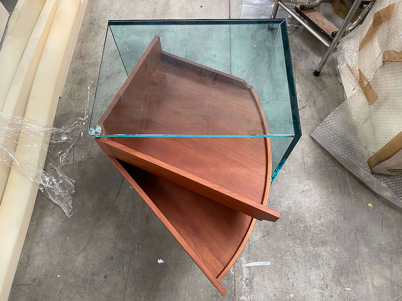 Venerdì glass bedside table with cherrywood trays by Tonelli, 2000s 3