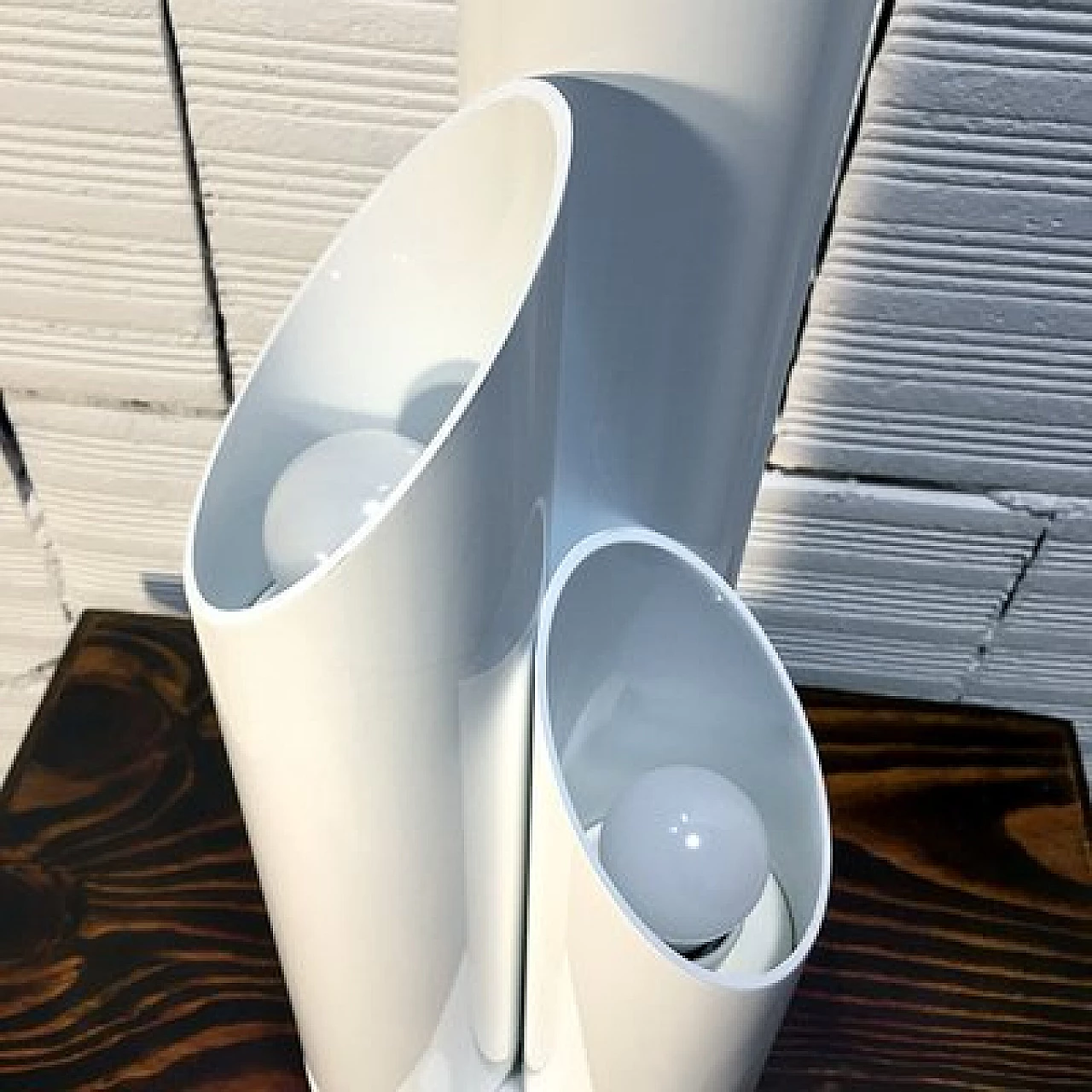 Lampada da tavolo Space Age a tre luci in metallo bianco, anni '60 10