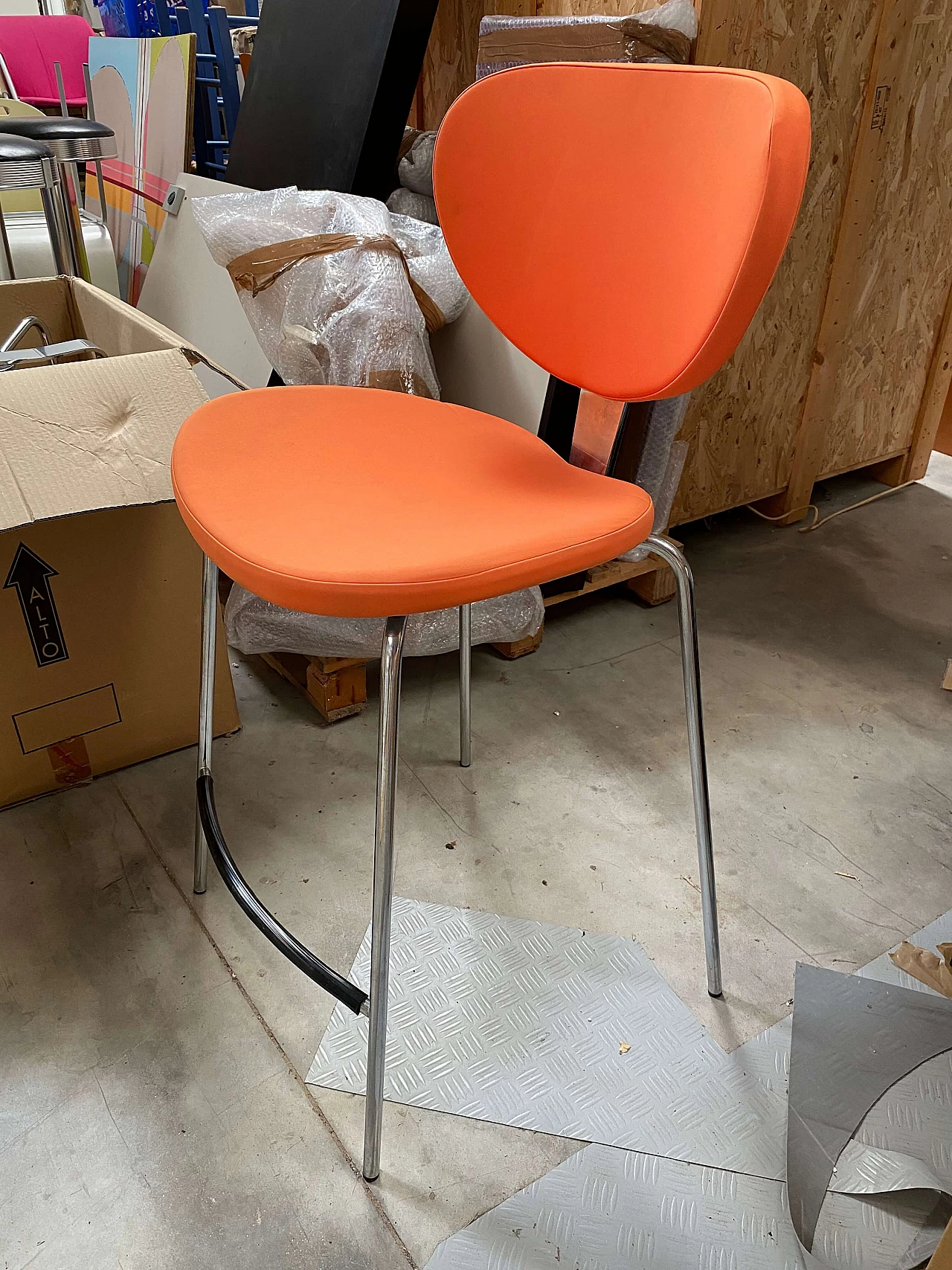 Pair of metal and orange fabric stools by Calligaris, 2000s 1