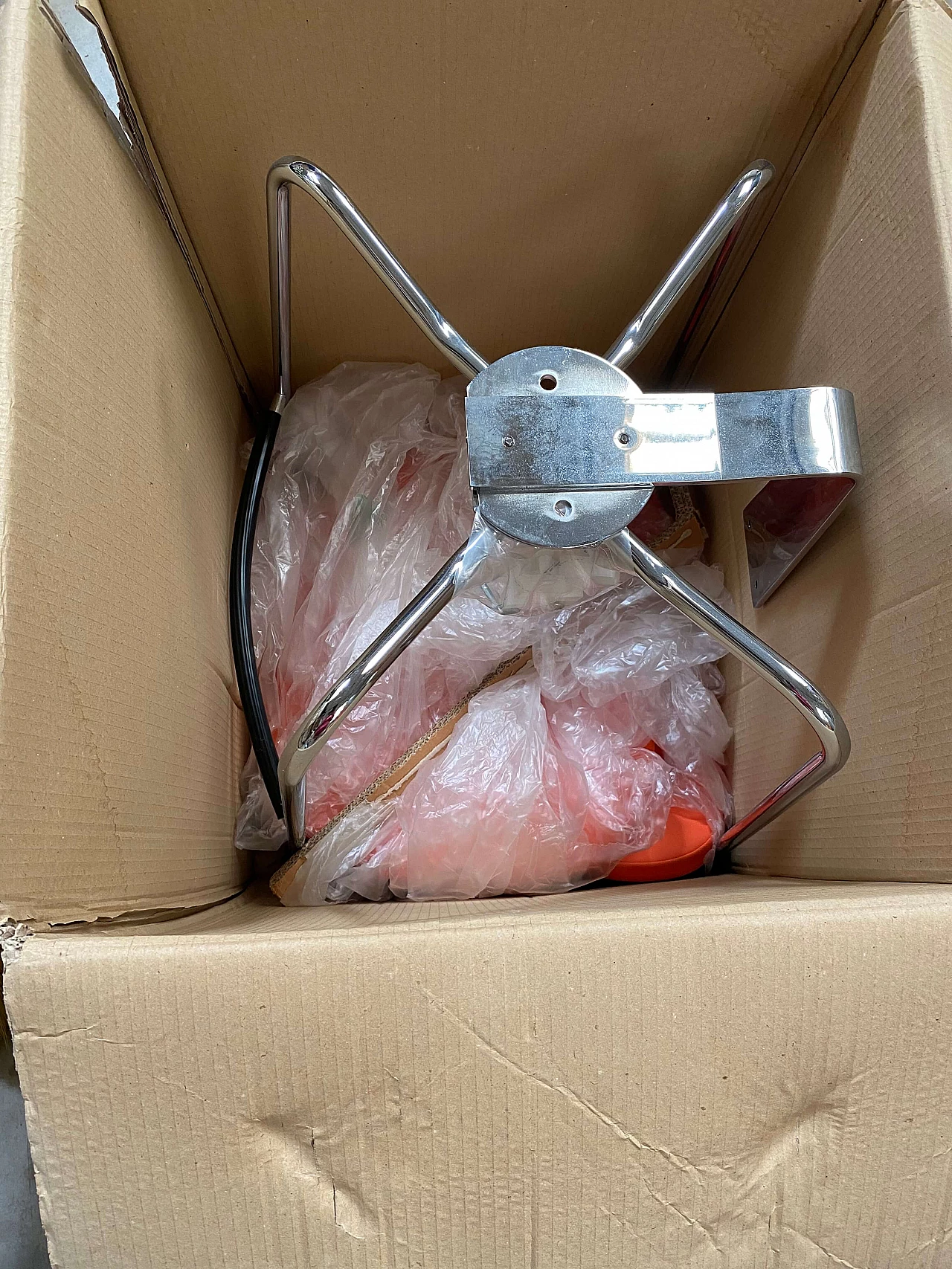 Coppia di sgabelli in metallo e tessuto arancione di Calligaris, anni 2000 3