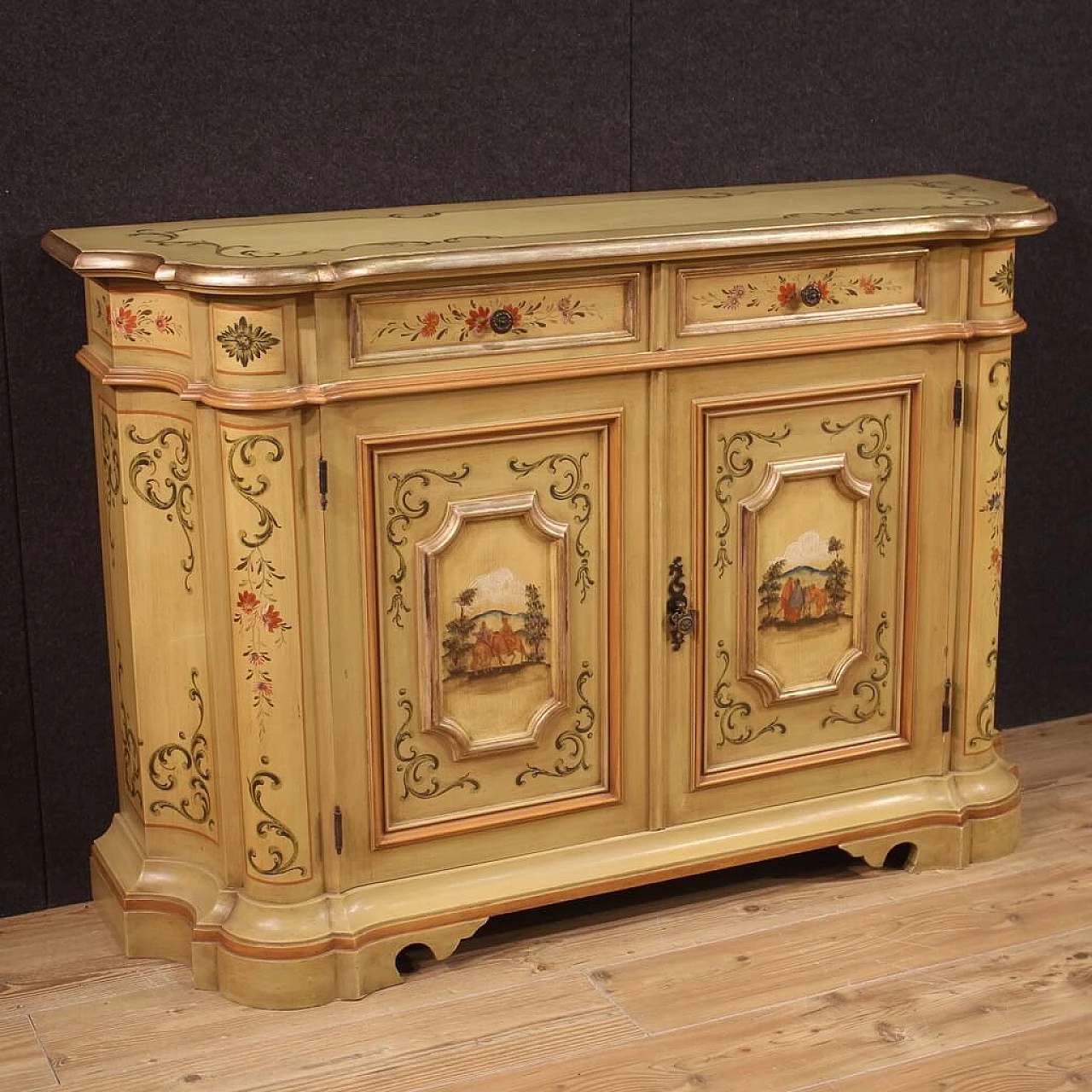 Credenza scolpita, laccata, argentata e dipinta a mano, anni '60 1