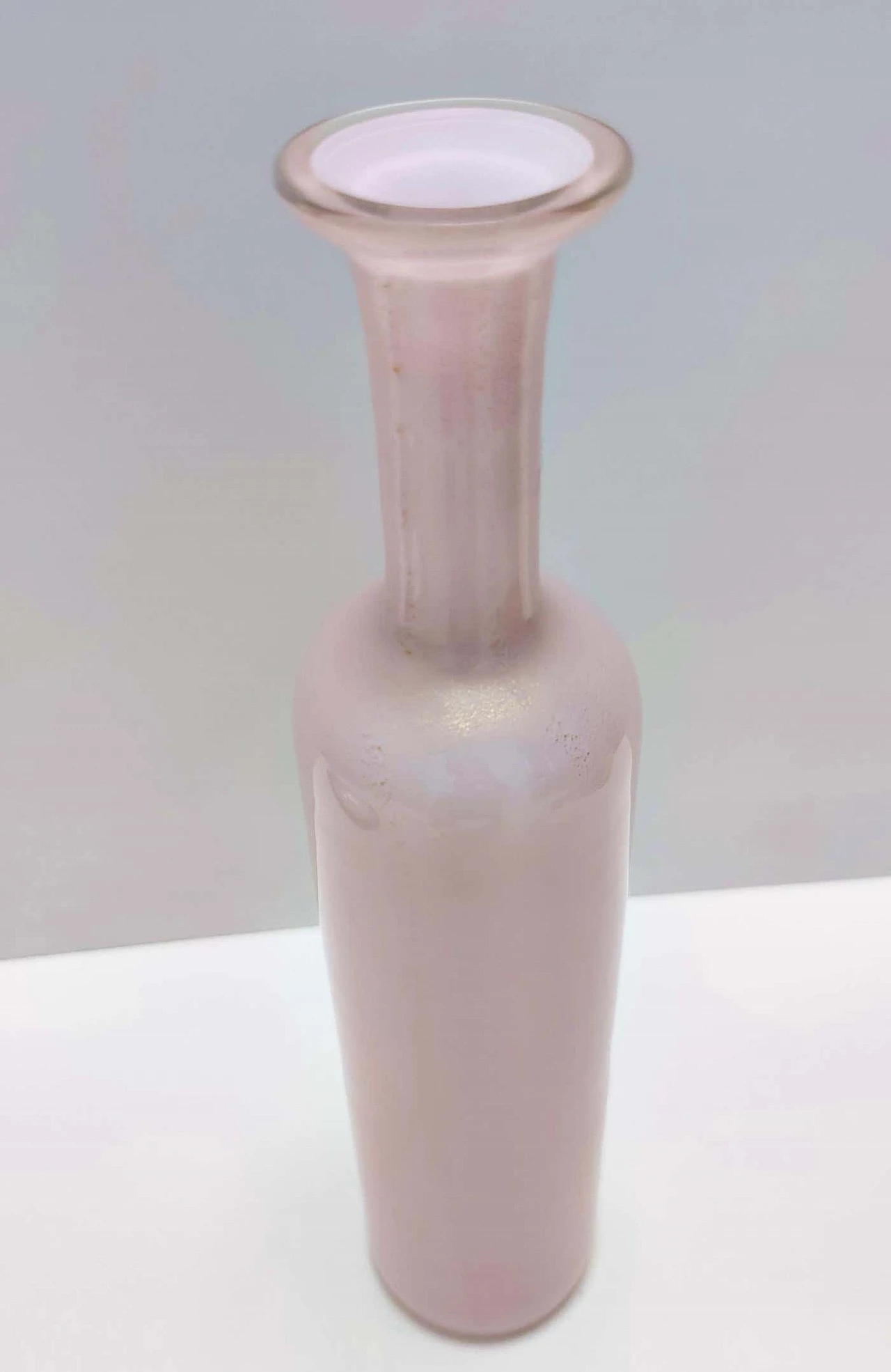 Vaso postmoderno in vetro di Murano incamiciato rosa con foglia d'oro di Salviati, anni '70 7
