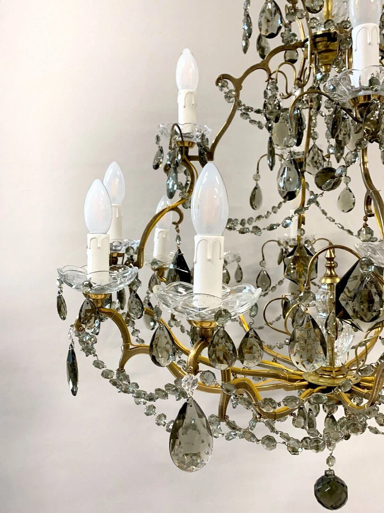 Lampadario a sedici luci in ottone con gocce e coppe in vetro di Murano, 1950 4