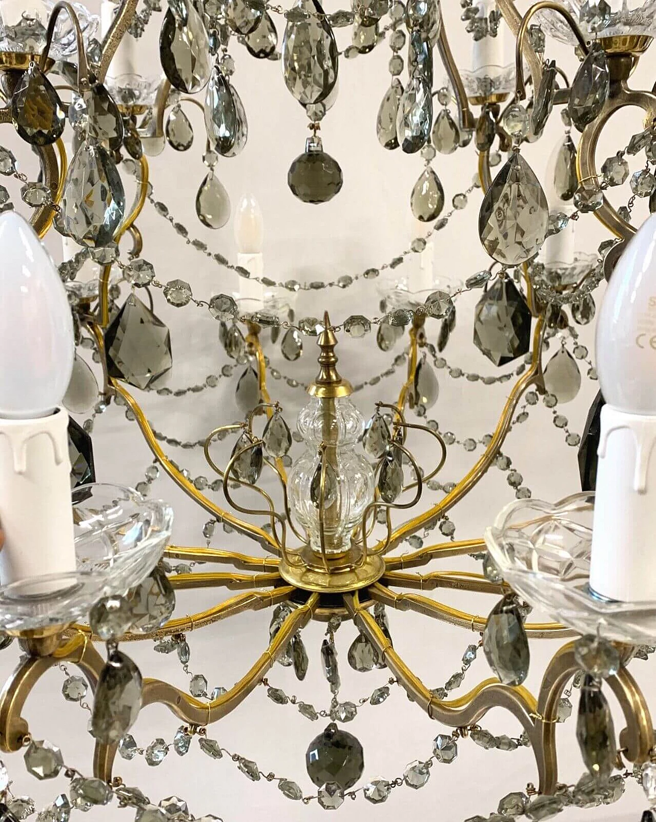 Lampadario a sedici luci in ottone con gocce e coppe in vetro di Murano, 1950 7