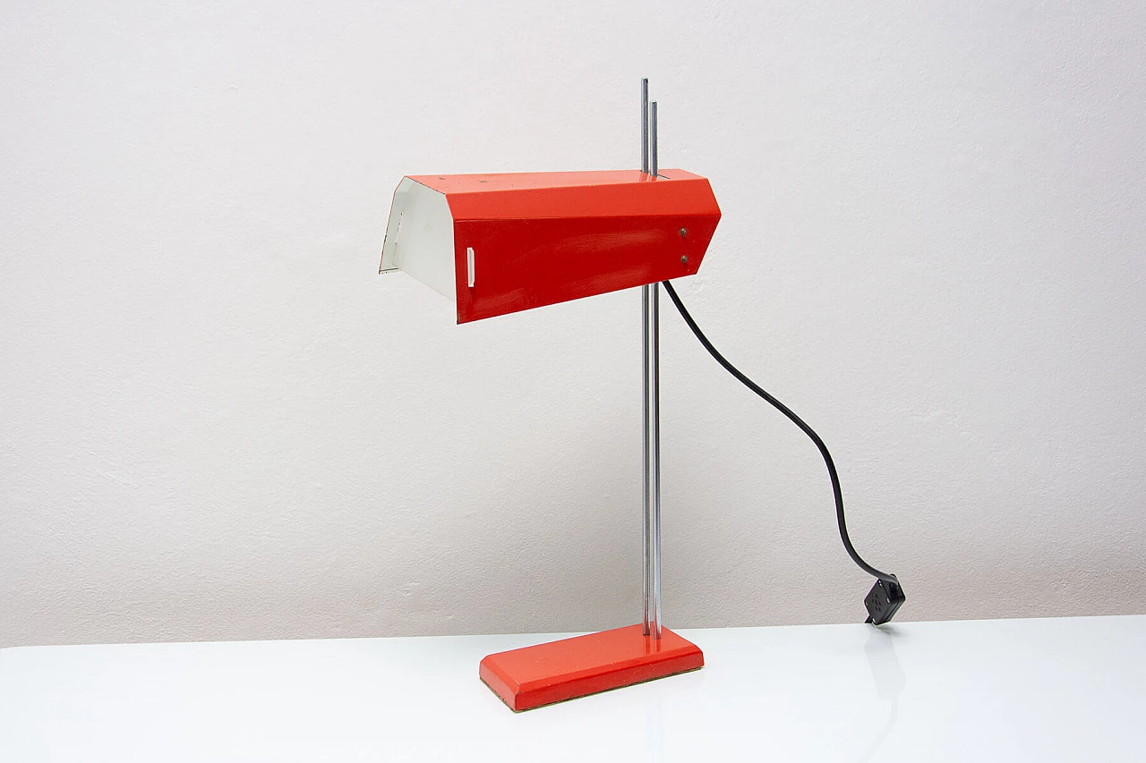 Lampada da scrivania con struttura cromata e paralume rosso di Josef Hurka per Napako, anni '60 2