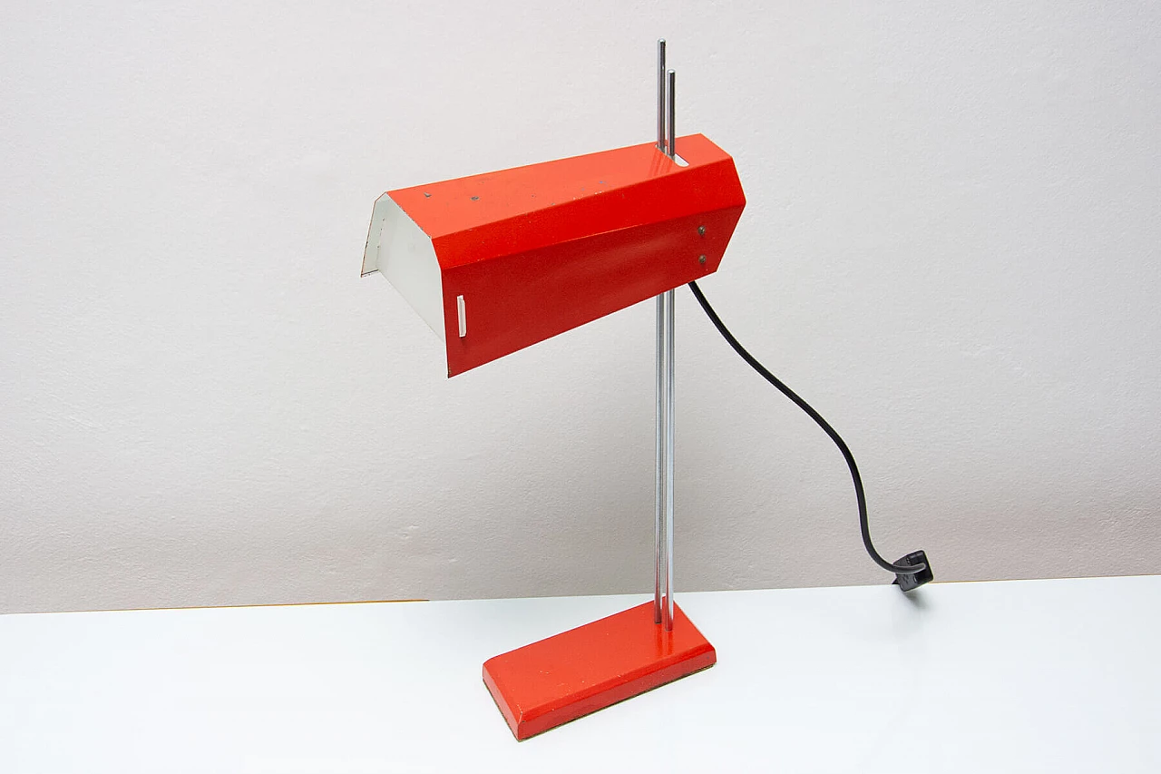 Lampada da scrivania con struttura cromata e paralume rosso di Josef Hurka per Napako, anni '60 3