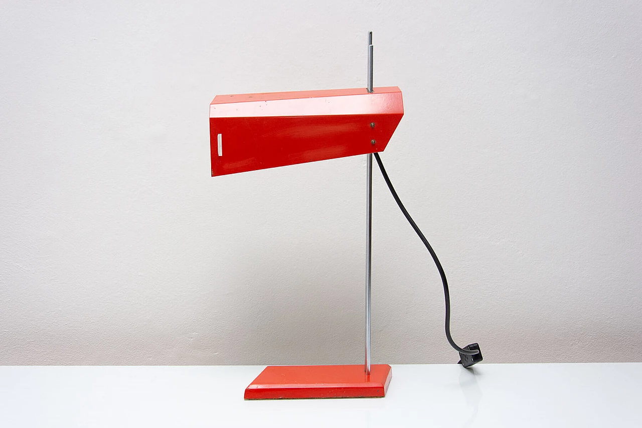 Lampada da scrivania con struttura cromata e paralume rosso di Josef Hurka per Napako, anni '60 4
