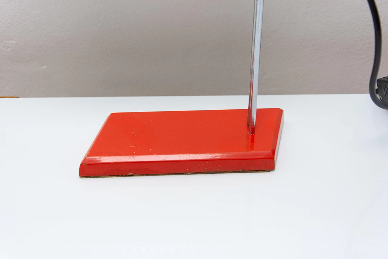Lampada da scrivania con struttura cromata e paralume rosso di Josef Hurka per Napako, anni '60 7