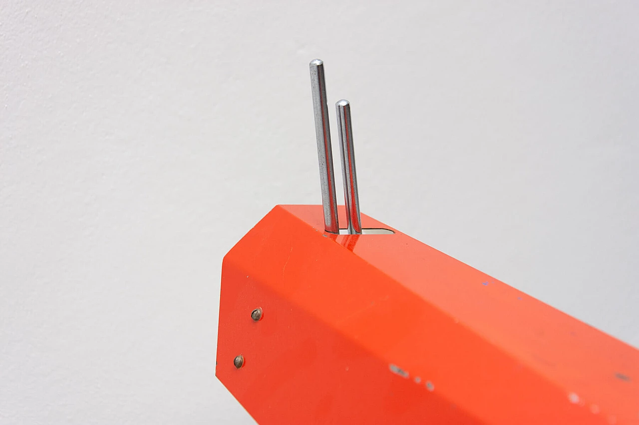 Lampada da scrivania con struttura cromata e paralume rosso di Josef Hurka per Napako, anni '60 16