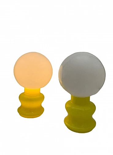 Coppia di lampade da tavolo in vetro di Murano bianco e giallo, anni '70